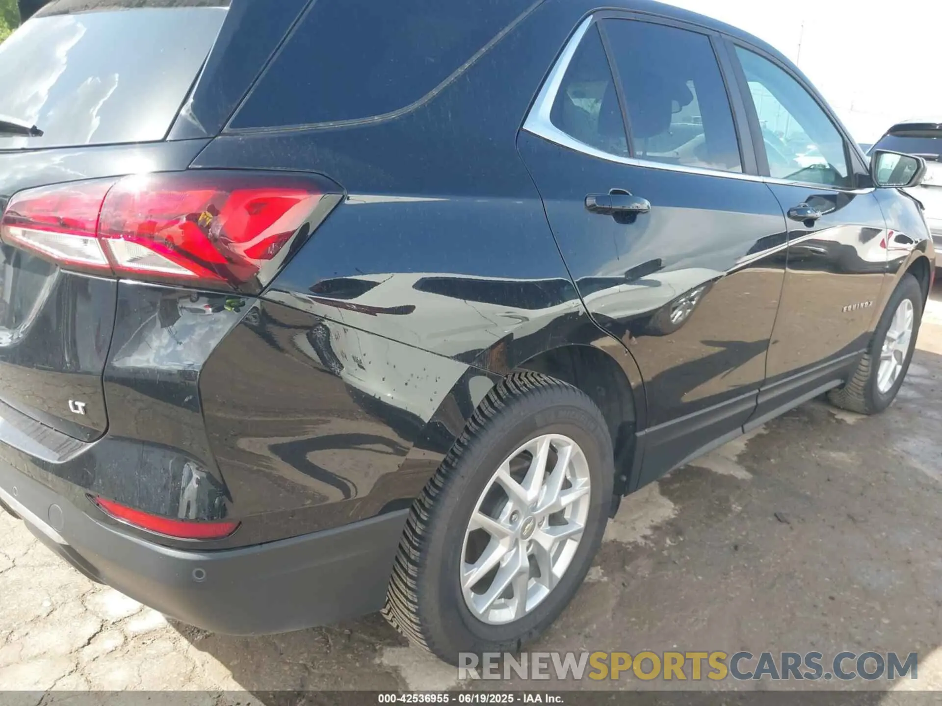 6 Photograph of a damaged car 3GNAXKEV1NL123095 CHEVROLET EQUINOX 2022