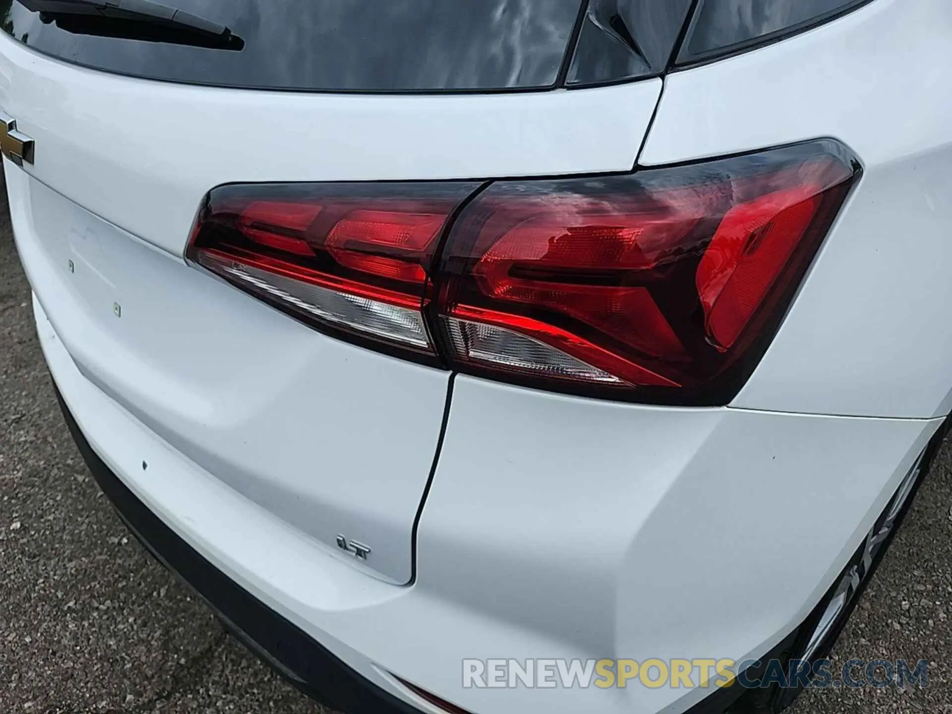 2 Photograph of a damaged car 3GNAXKEV1NL229773 CHEVROLET EQUINOX 2022