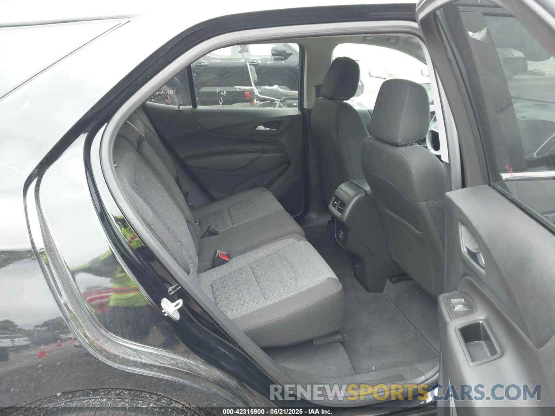 8 Photograph of a damaged car 3GNAXKEV1NL237663 CHEVROLET EQUINOX 2022