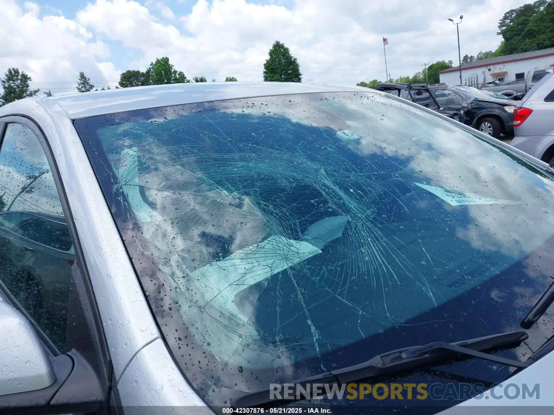 18 Photograph of a damaged car 3GNAXKEV1NS189037 CHEVROLET EQUINOX 2022