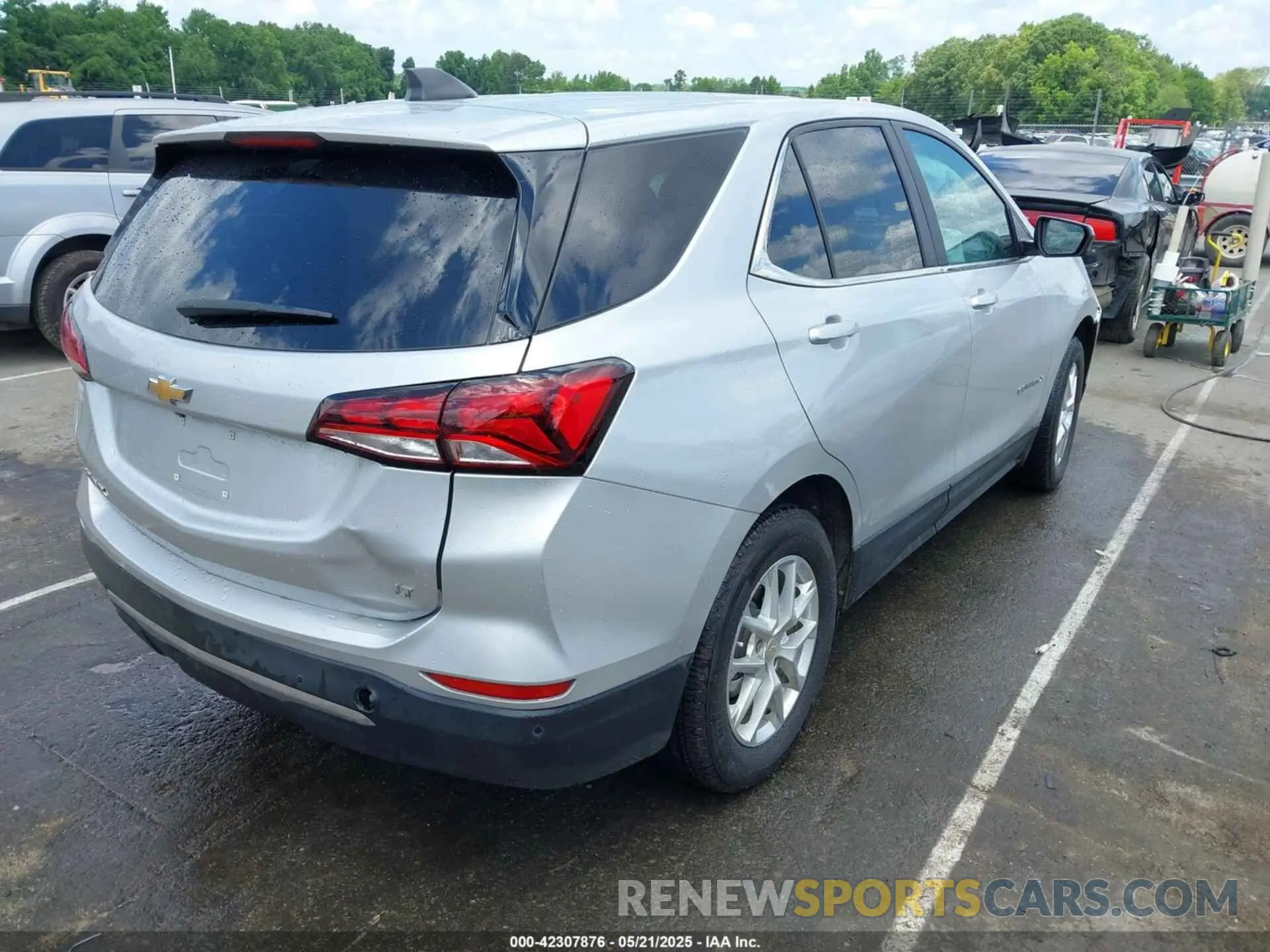4 Photograph of a damaged car 3GNAXKEV1NS189037 CHEVROLET EQUINOX 2022