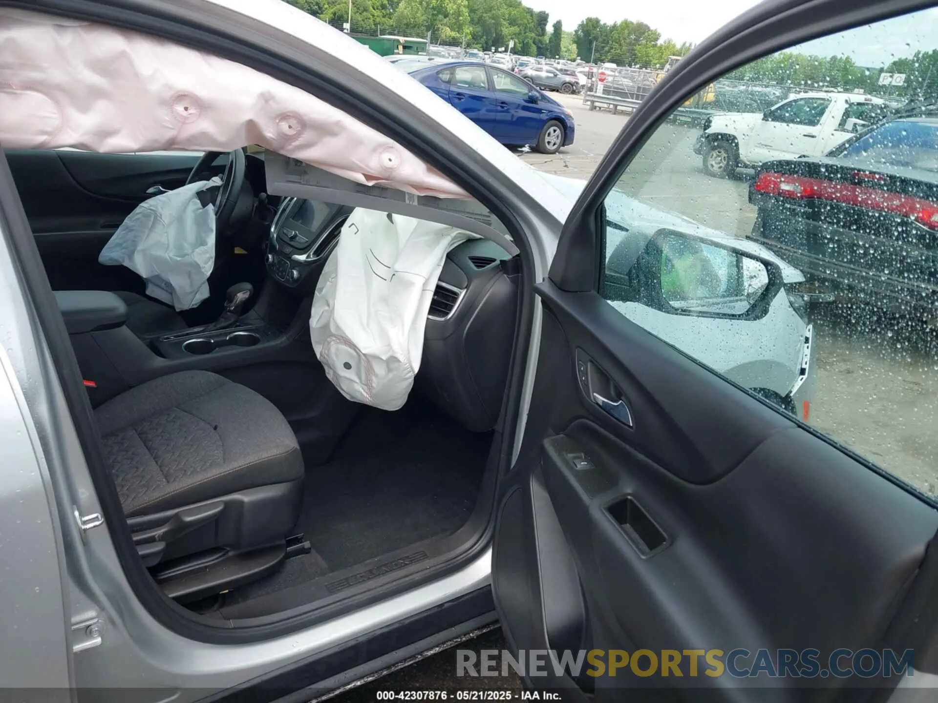 5 Photograph of a damaged car 3GNAXKEV1NS189037 CHEVROLET EQUINOX 2022