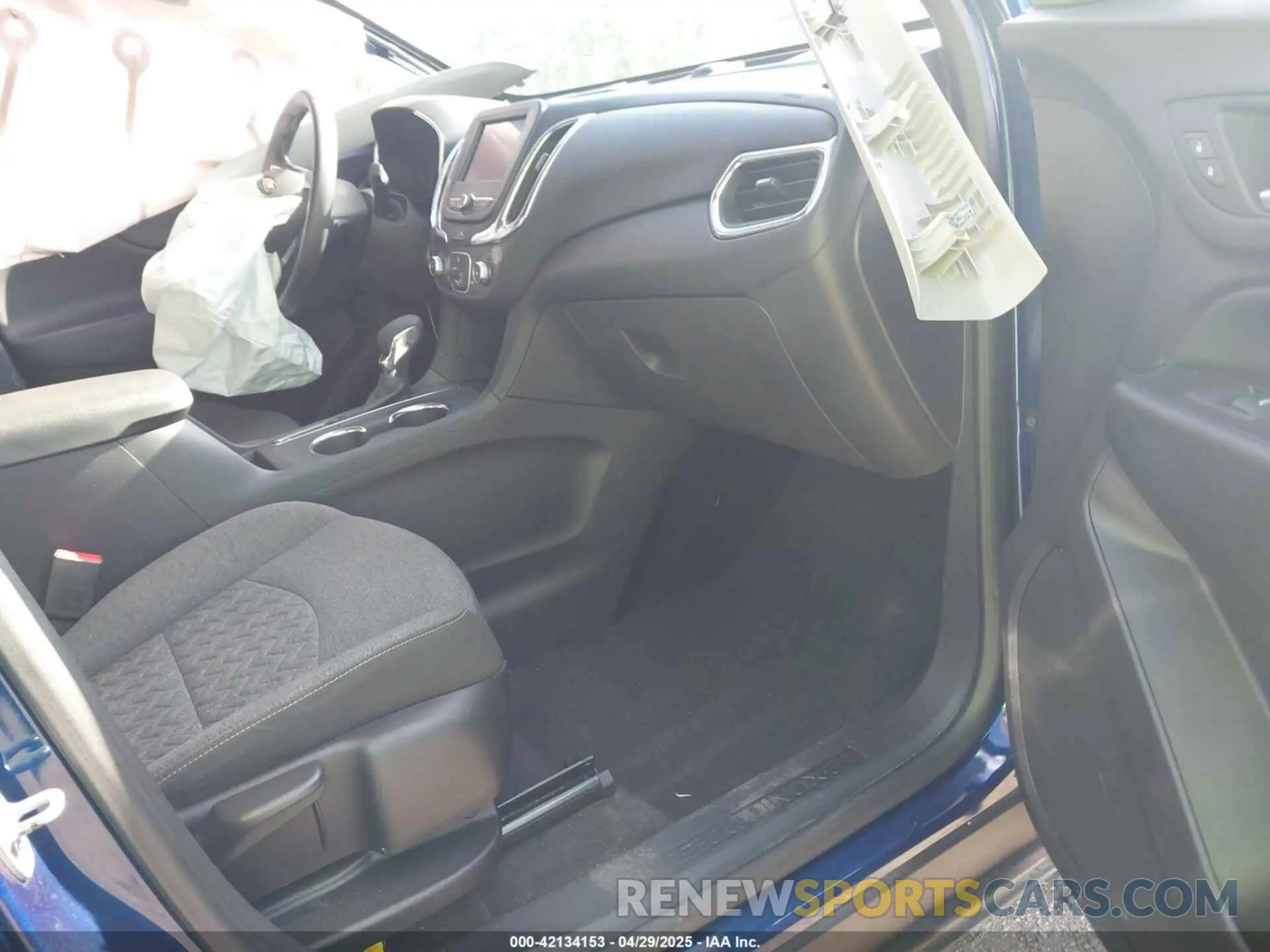 5 Photograph of a damaged car 3GNAXKEV2NL193429 CHEVROLET EQUINOX 2022