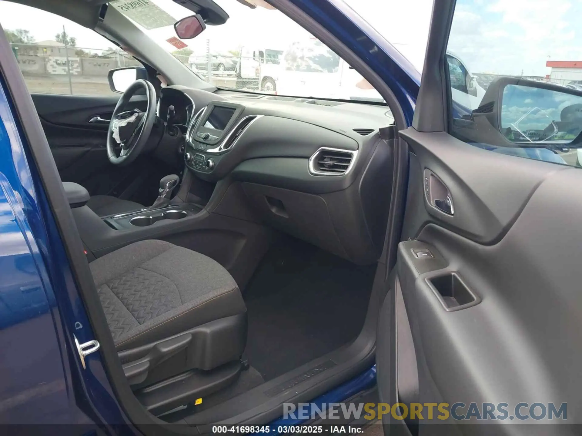 5 Photograph of a damaged car 3GNAXKEV3NL117010 CHEVROLET EQUINOX 2022