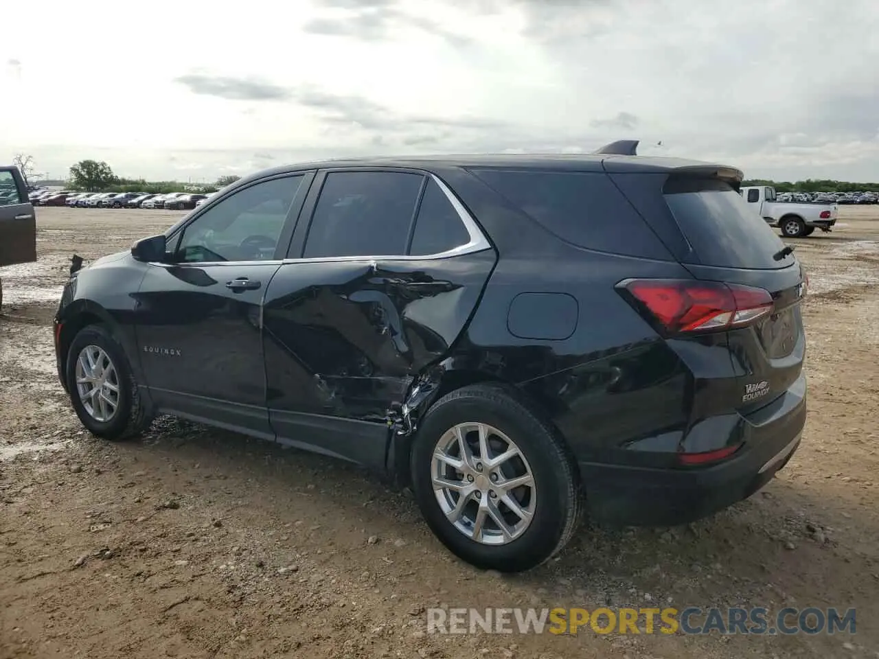 2 Photograph of a damaged car 3GNAXKEV3NL183198 CHEVROLET EQUINOX 2022