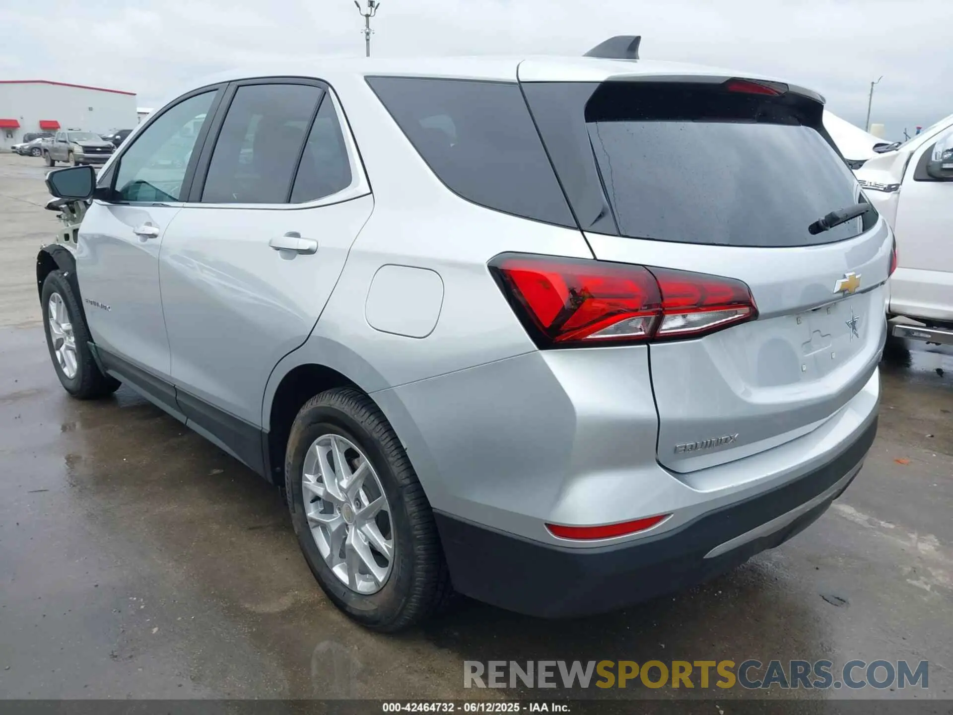 3 Photograph of a damaged car 3GNAXKEV3NL263827 CHEVROLET EQUINOX 2022