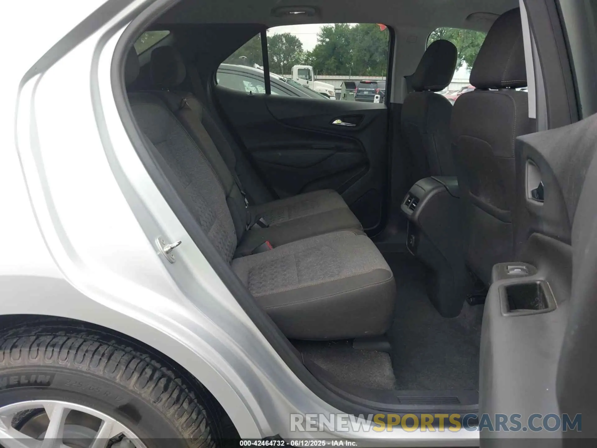 8 Photograph of a damaged car 3GNAXKEV3NL263827 CHEVROLET EQUINOX 2022