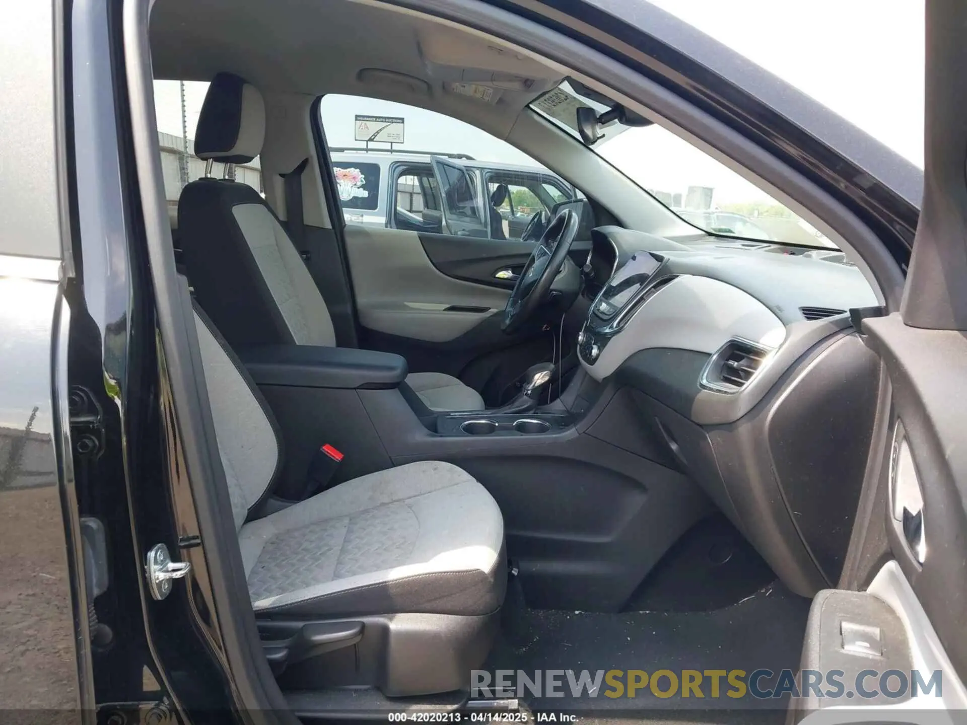 5 Photograph of a damaged car 3GNAXKEV3NL281177 CHEVROLET EQUINOX 2022