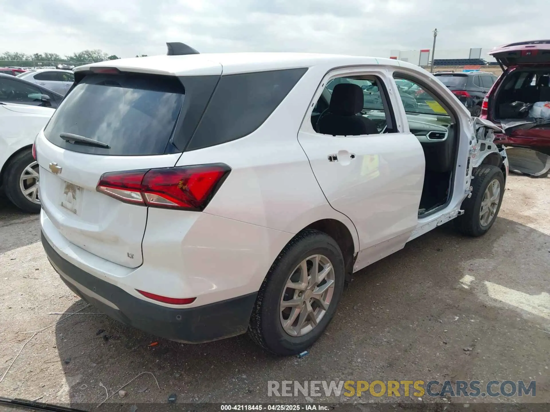 4 Photograph of a damaged car 3GNAXKEV3NL298187 CHEVROLET EQUINOX 2022