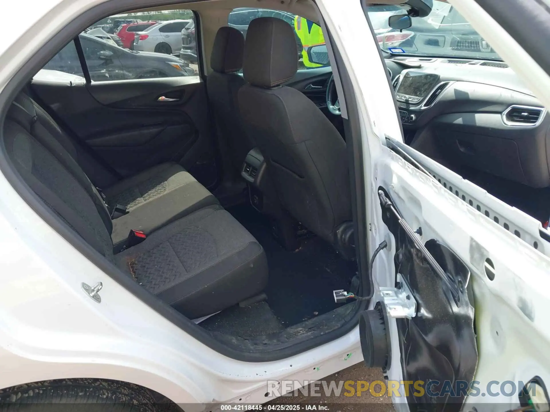 8 Photograph of a damaged car 3GNAXKEV3NL298187 CHEVROLET EQUINOX 2022