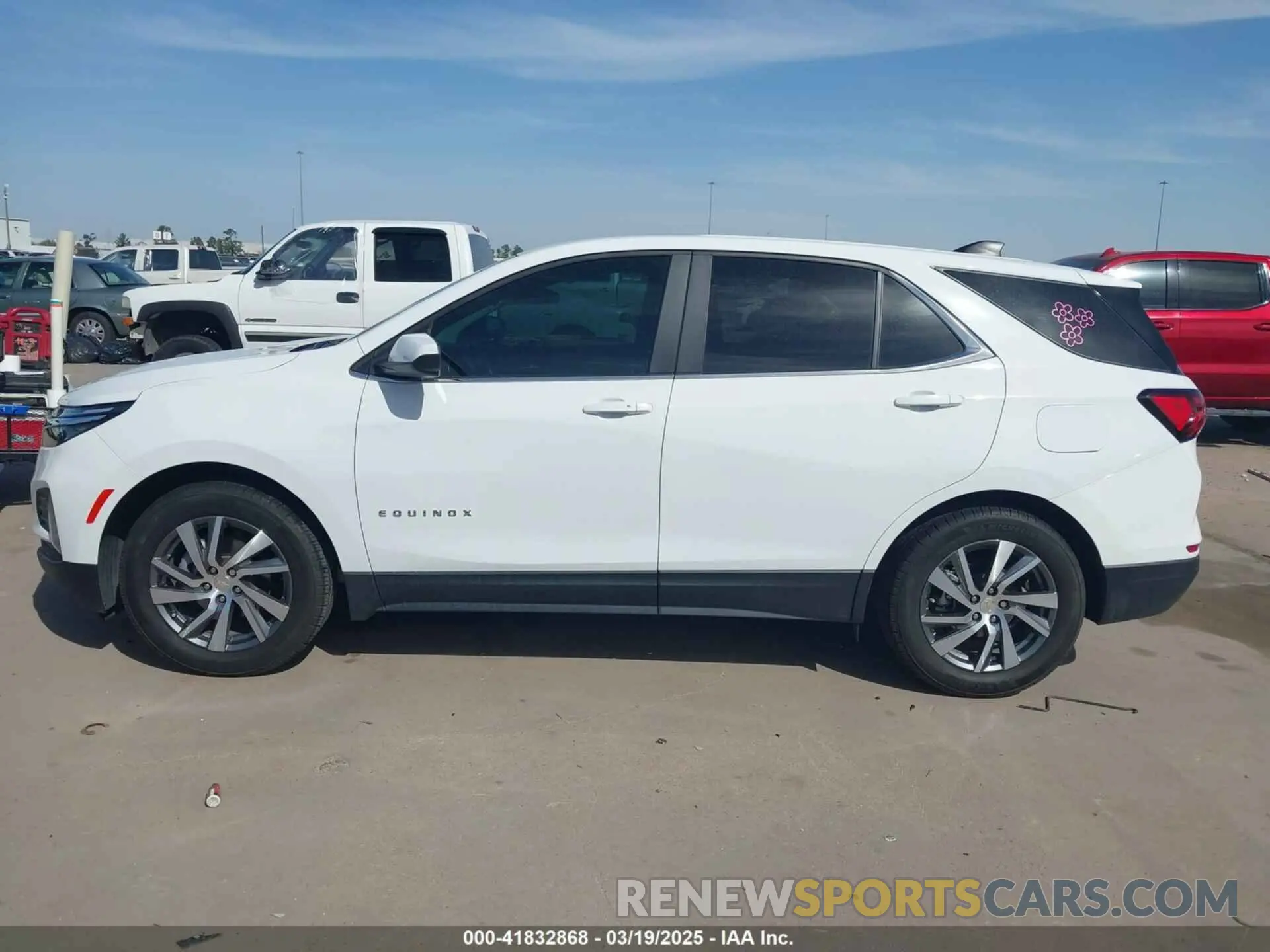 14 Photograph of a damaged car 3GNAXKEV3NL305624 CHEVROLET EQUINOX 2022