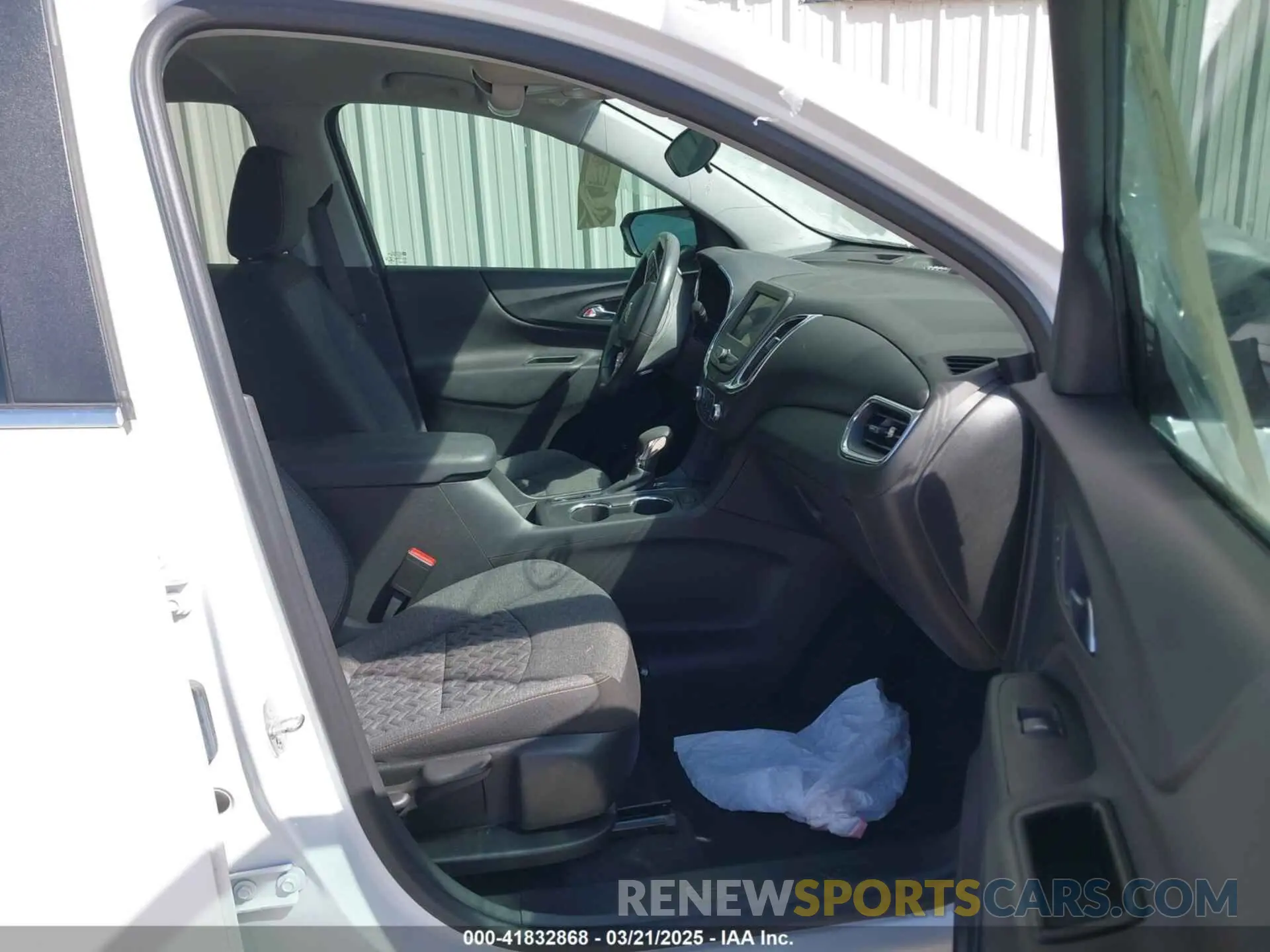 5 Photograph of a damaged car 3GNAXKEV3NL305624 CHEVROLET EQUINOX 2022