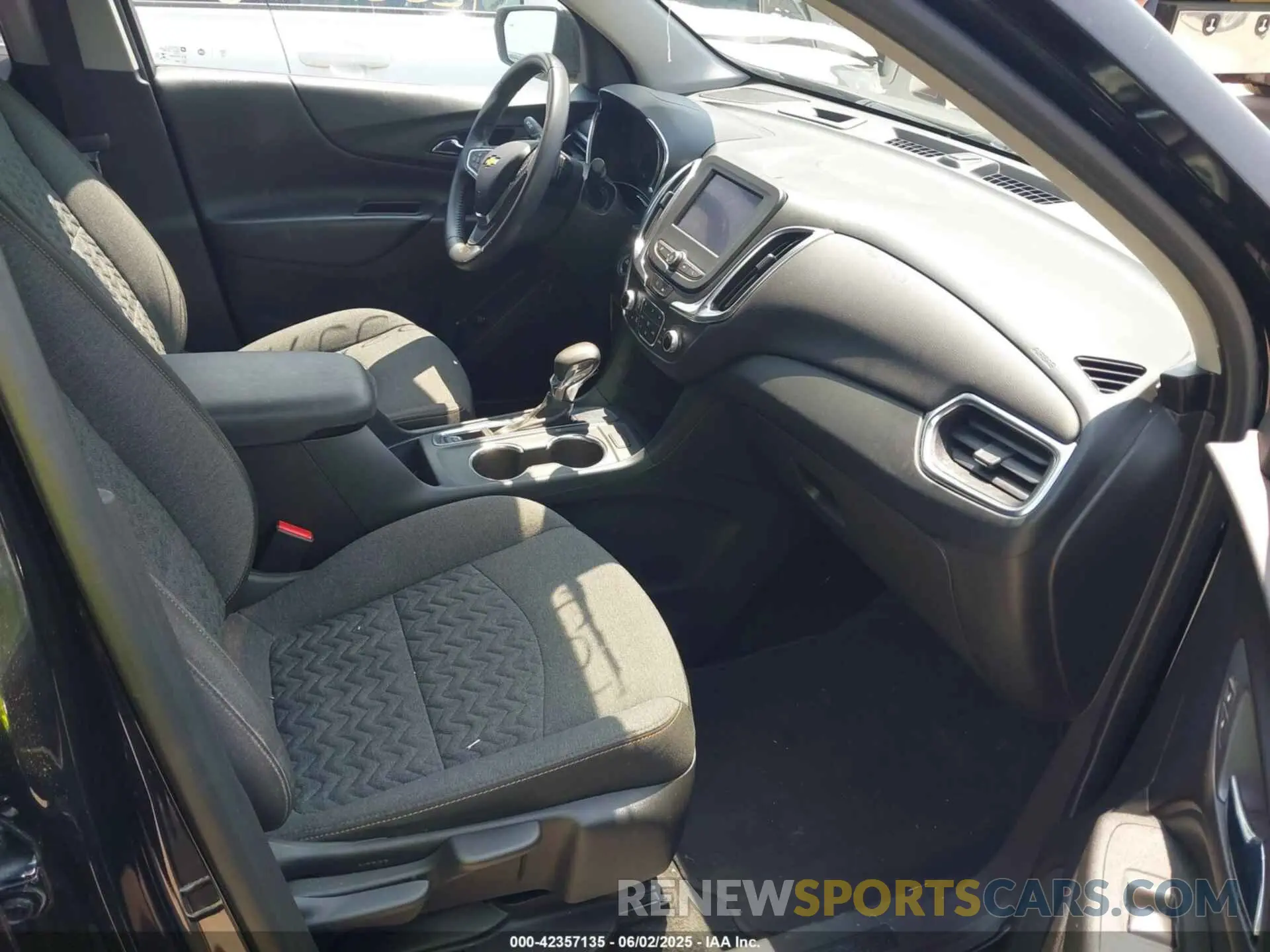5 Photograph of a damaged car 3GNAXKEV4NL103312 CHEVROLET EQUINOX 2022