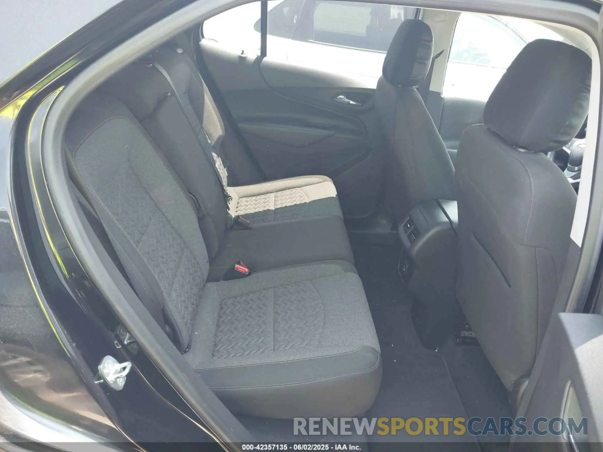 8 Photograph of a damaged car 3GNAXKEV4NL103312 CHEVROLET EQUINOX 2022