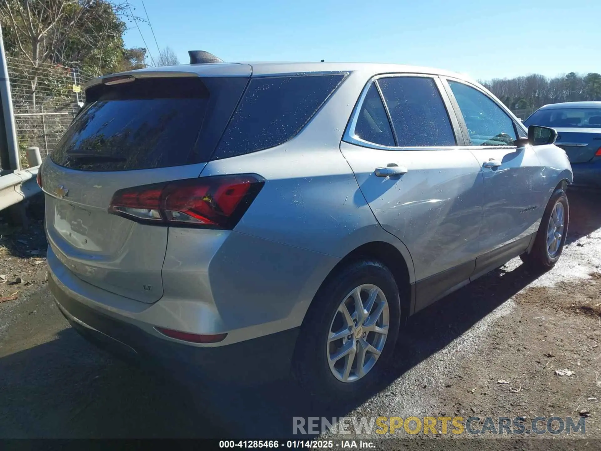 4 Photograph of a damaged car 3GNAXKEV4NL234627 CHEVROLET EQUINOX 2022