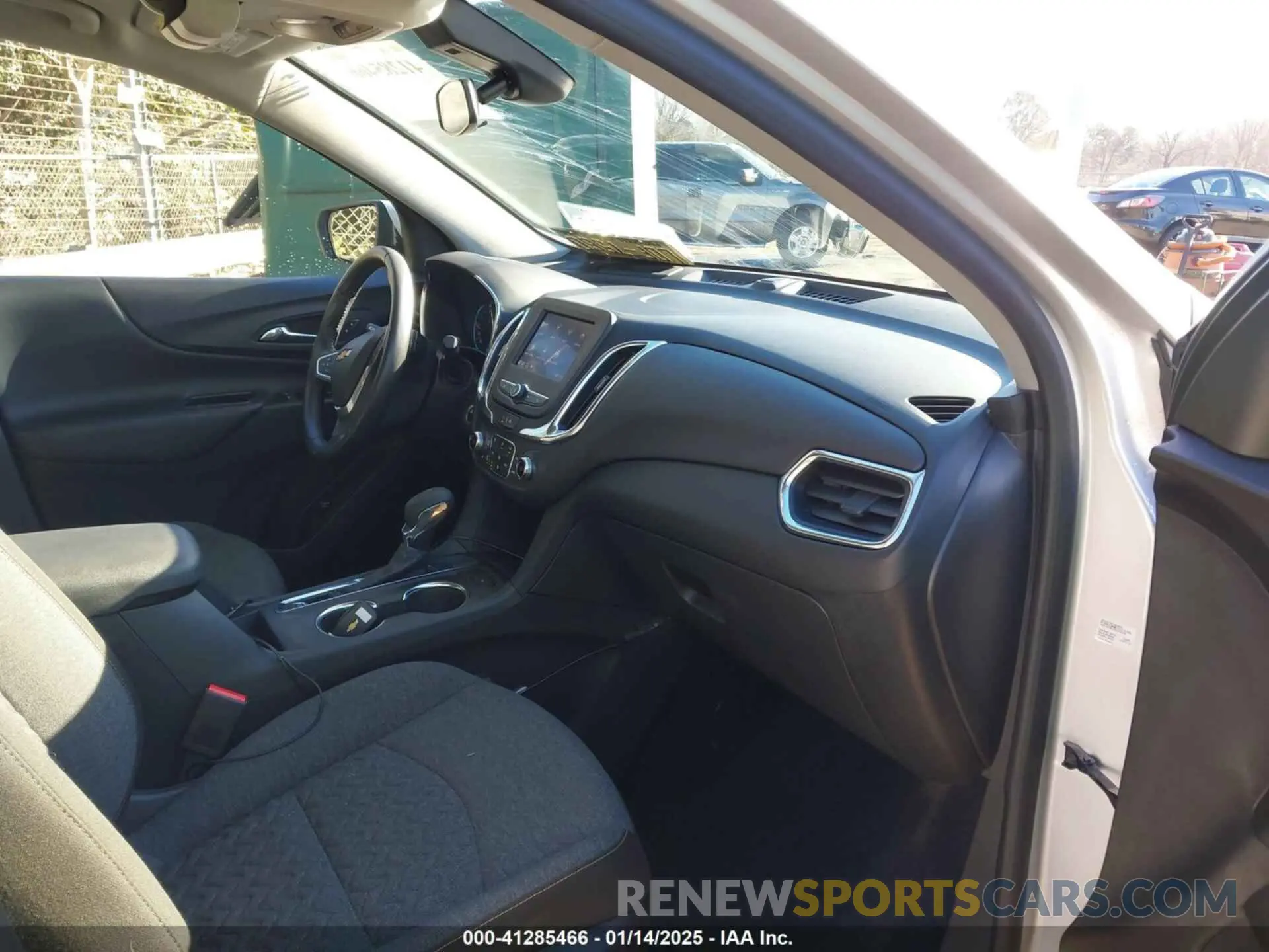 5 Photograph of a damaged car 3GNAXKEV4NL234627 CHEVROLET EQUINOX 2022