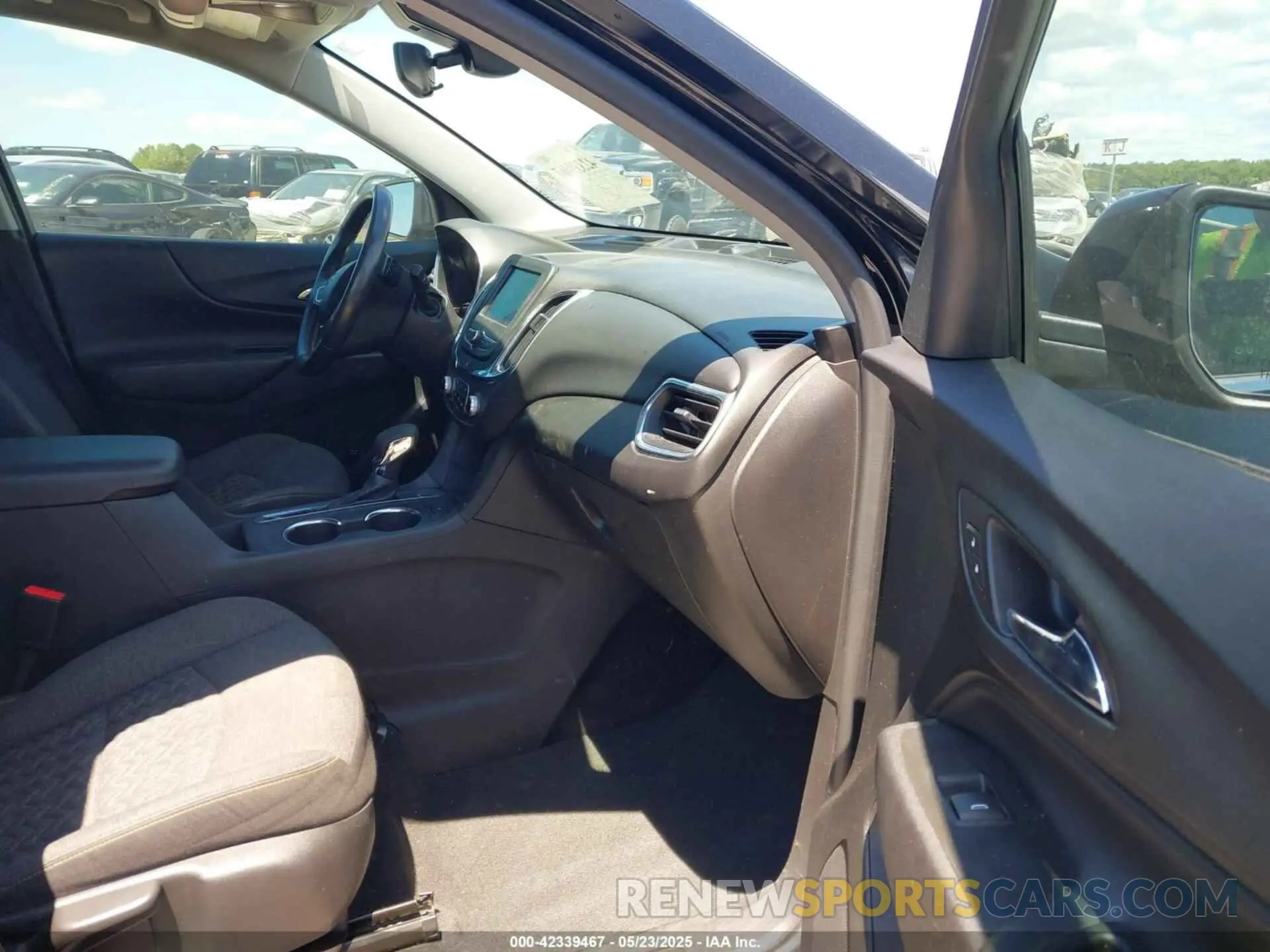 5 Photograph of a damaged car 3GNAXKEV4NL240718 CHEVROLET EQUINOX 2022