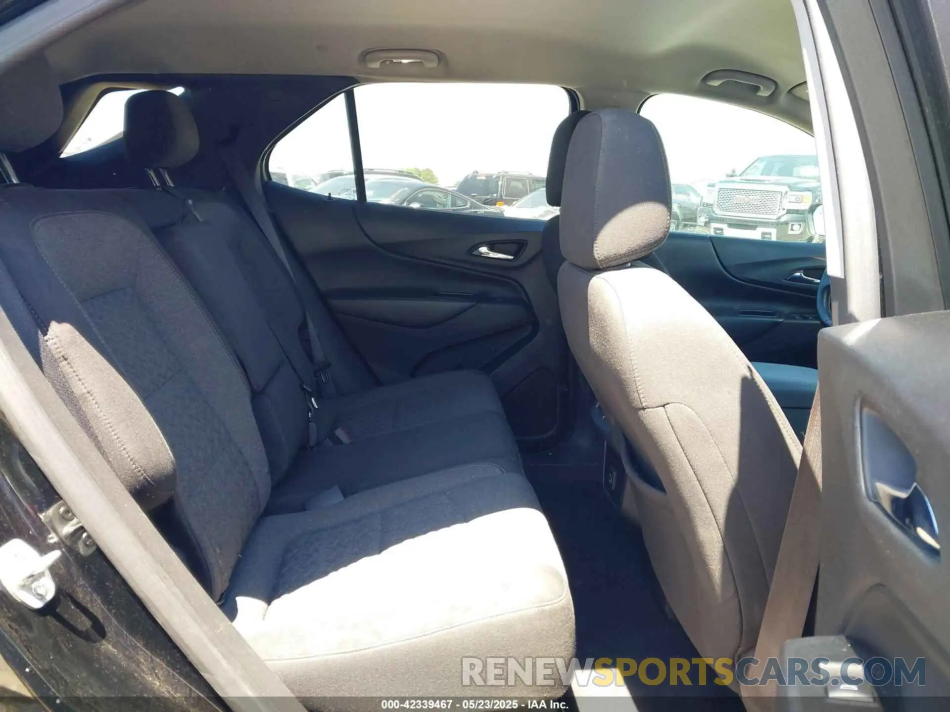 8 Photograph of a damaged car 3GNAXKEV4NL240718 CHEVROLET EQUINOX 2022
