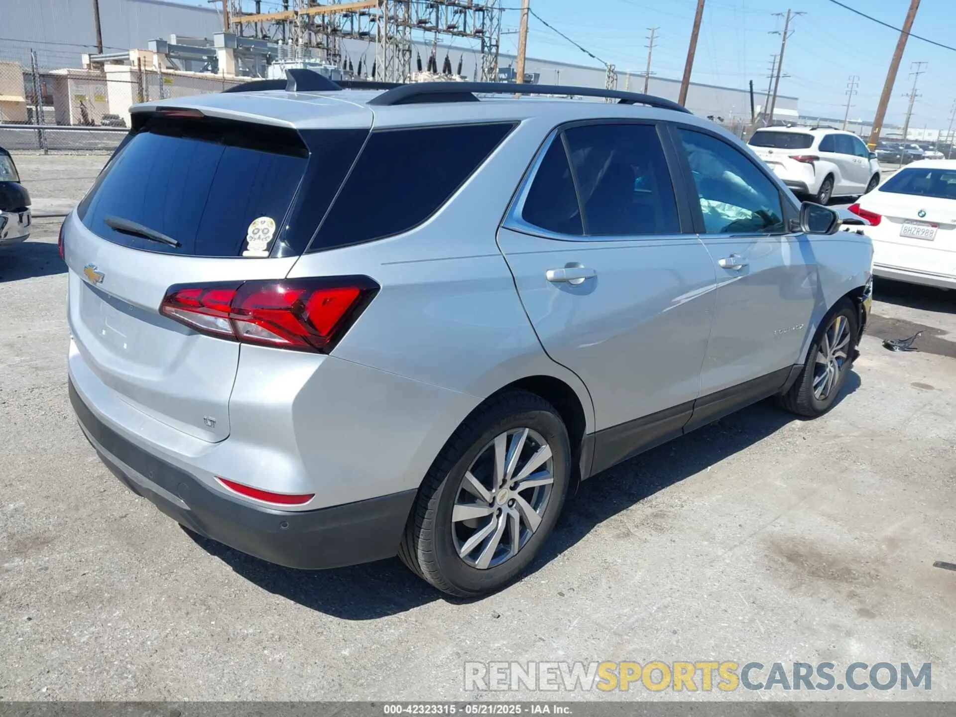 4 Photograph of a damaged car 3GNAXKEV4NL262654 CHEVROLET EQUINOX 2022