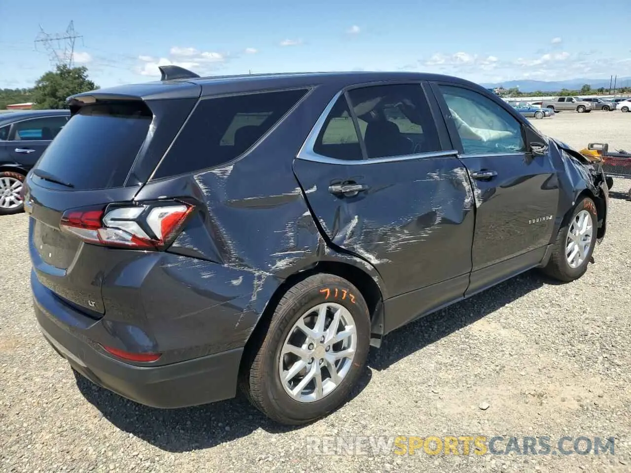 3 Photograph of a damaged car 3GNAXKEV4NS201066 CHEVROLET EQUINOX 2022
