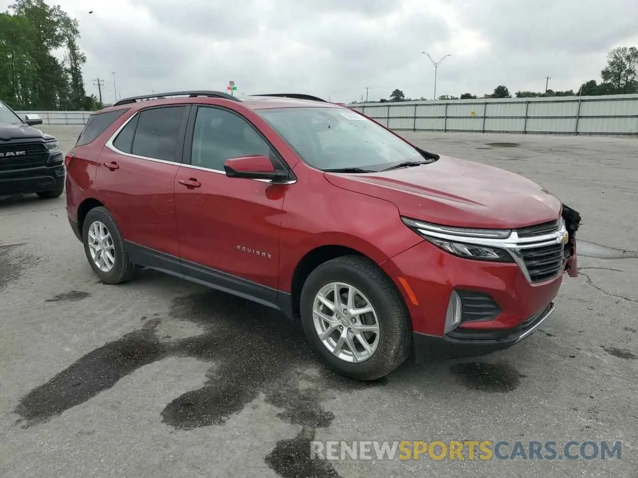 4 Photograph of a damaged car 3GNAXKEV5NL117428 CHEVROLET EQUINOX 2022