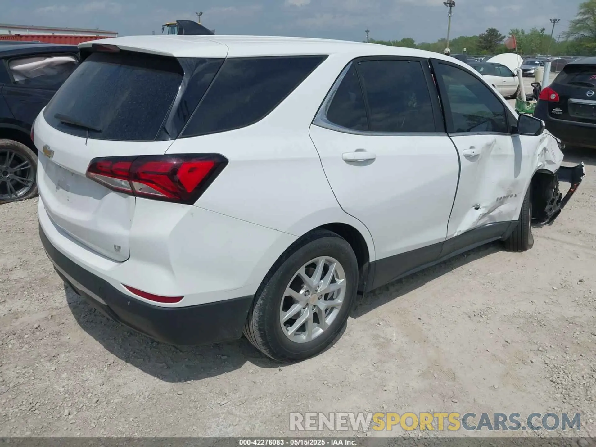 4 Photograph of a damaged car 3GNAXKEV5NL211955 CHEVROLET EQUINOX 2022
