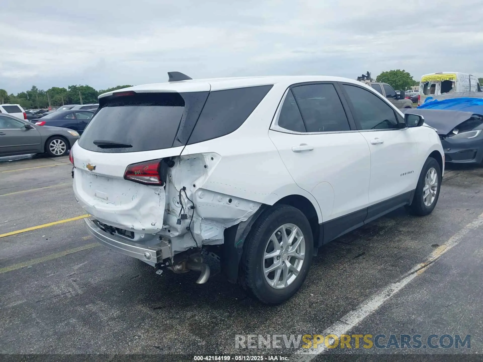4 Photograph of a damaged car 3GNAXKEV5NL259715 CHEVROLET EQUINOX 2022