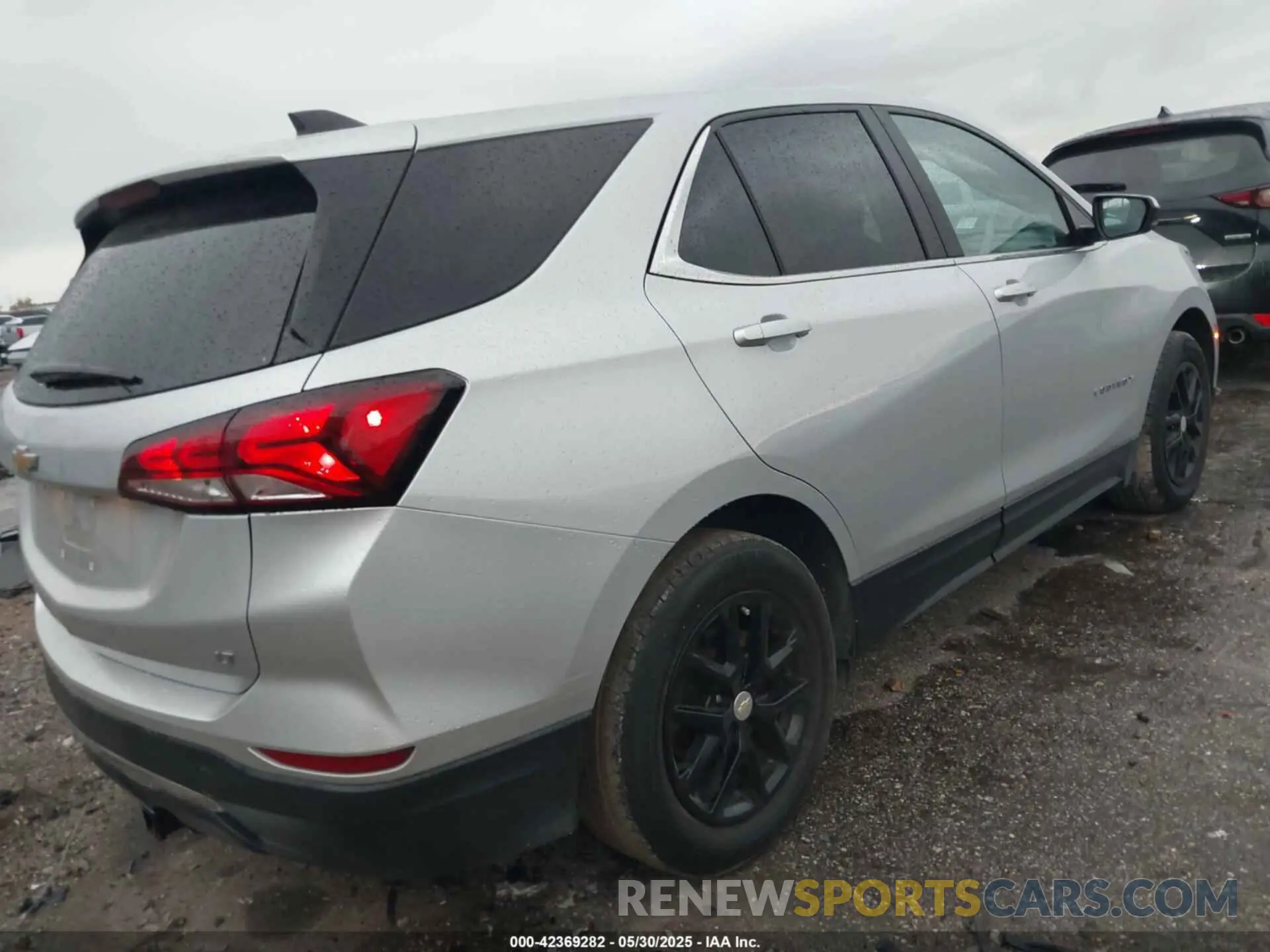 4 Photograph of a damaged car 3GNAXKEV6NL100525 CHEVROLET EQUINOX 2022
