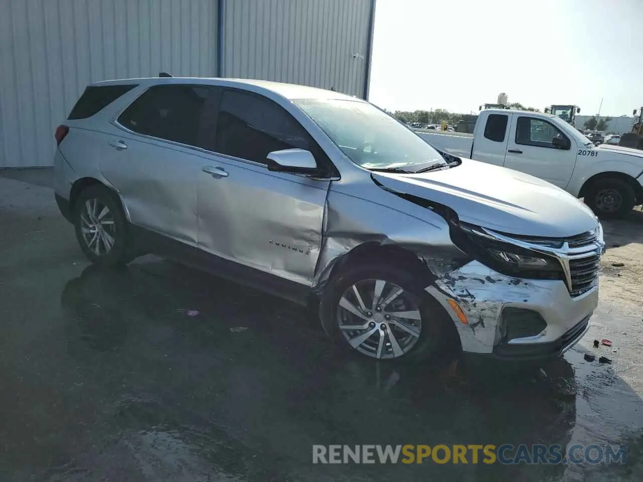 4 Photograph of a damaged car 3GNAXKEV6NL137686 CHEVROLET EQUINOX 2022