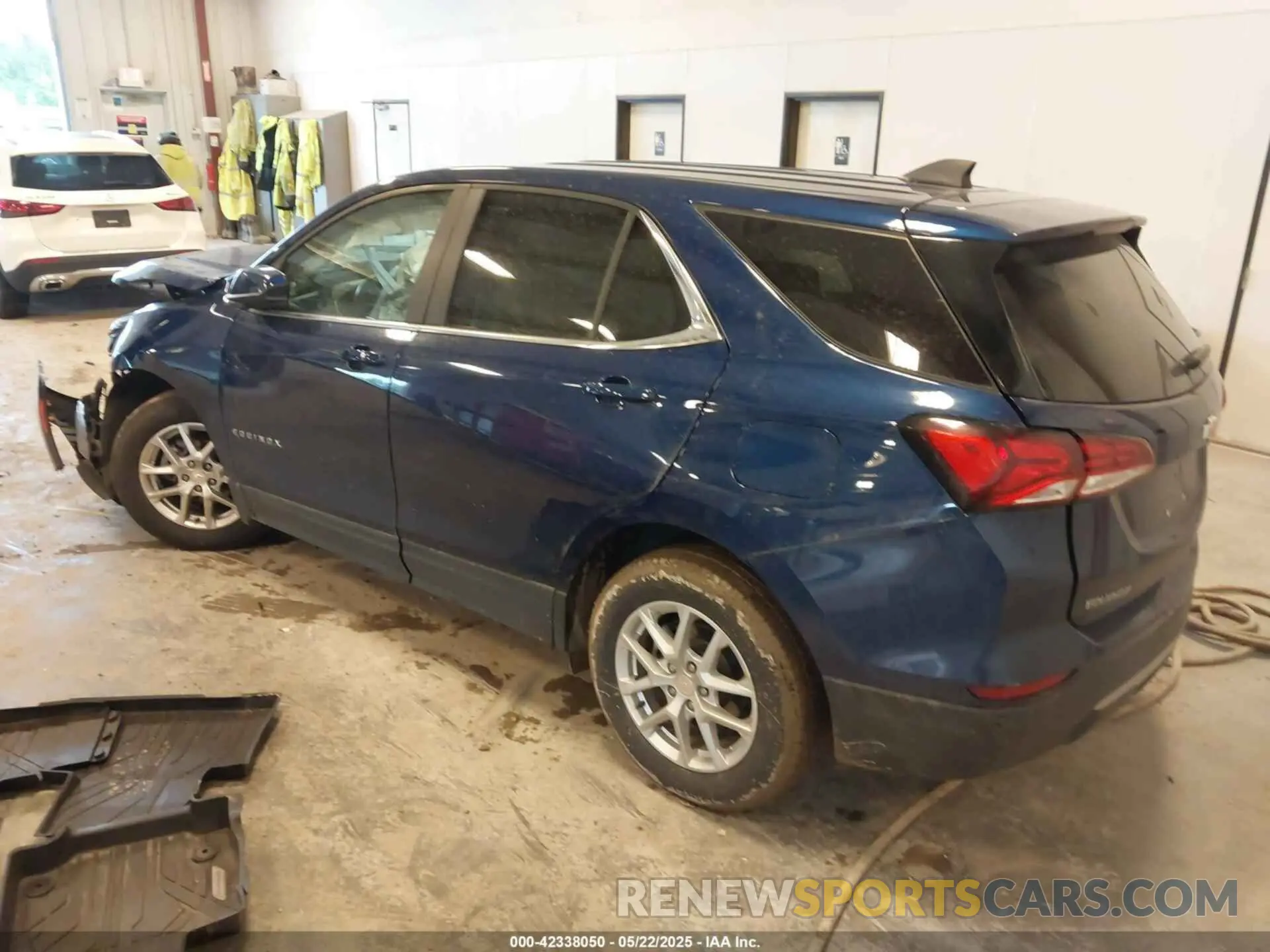3 Photograph of a damaged car 3GNAXKEV6NL282839 CHEVROLET EQUINOX 2022