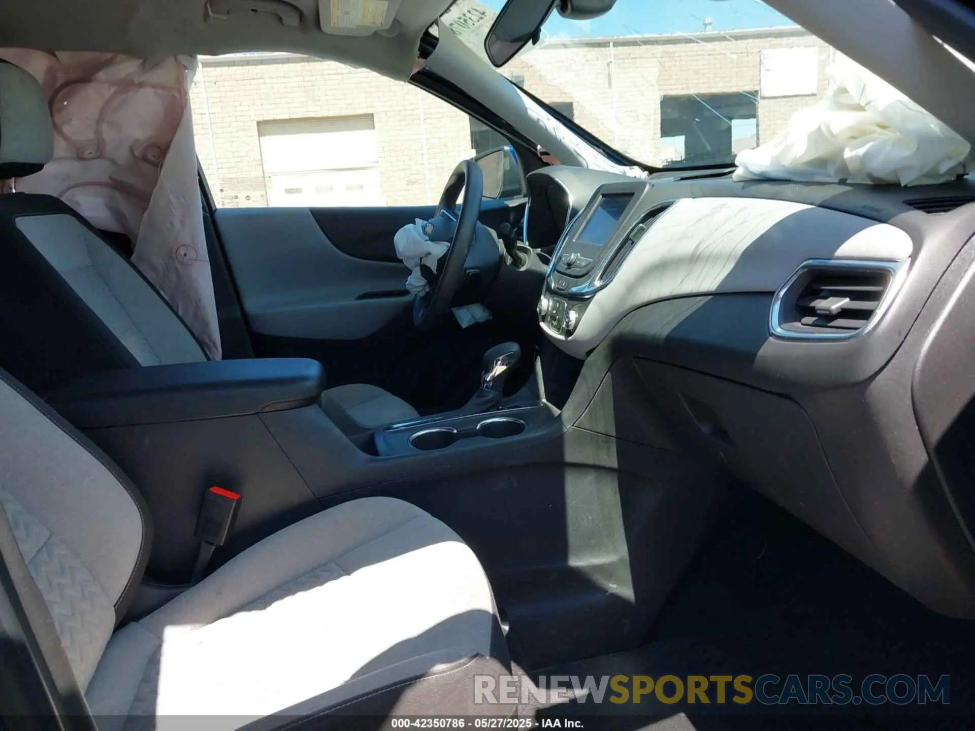 5 Photograph of a damaged car 3GNAXKEV7NL175394 CHEVROLET EQUINOX 2022