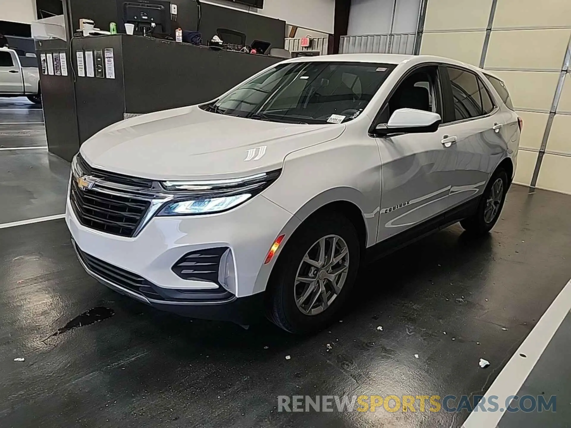 2 Photograph of a damaged car 3GNAXKEV7NL262437 CHEVROLET EQUINOX 2022