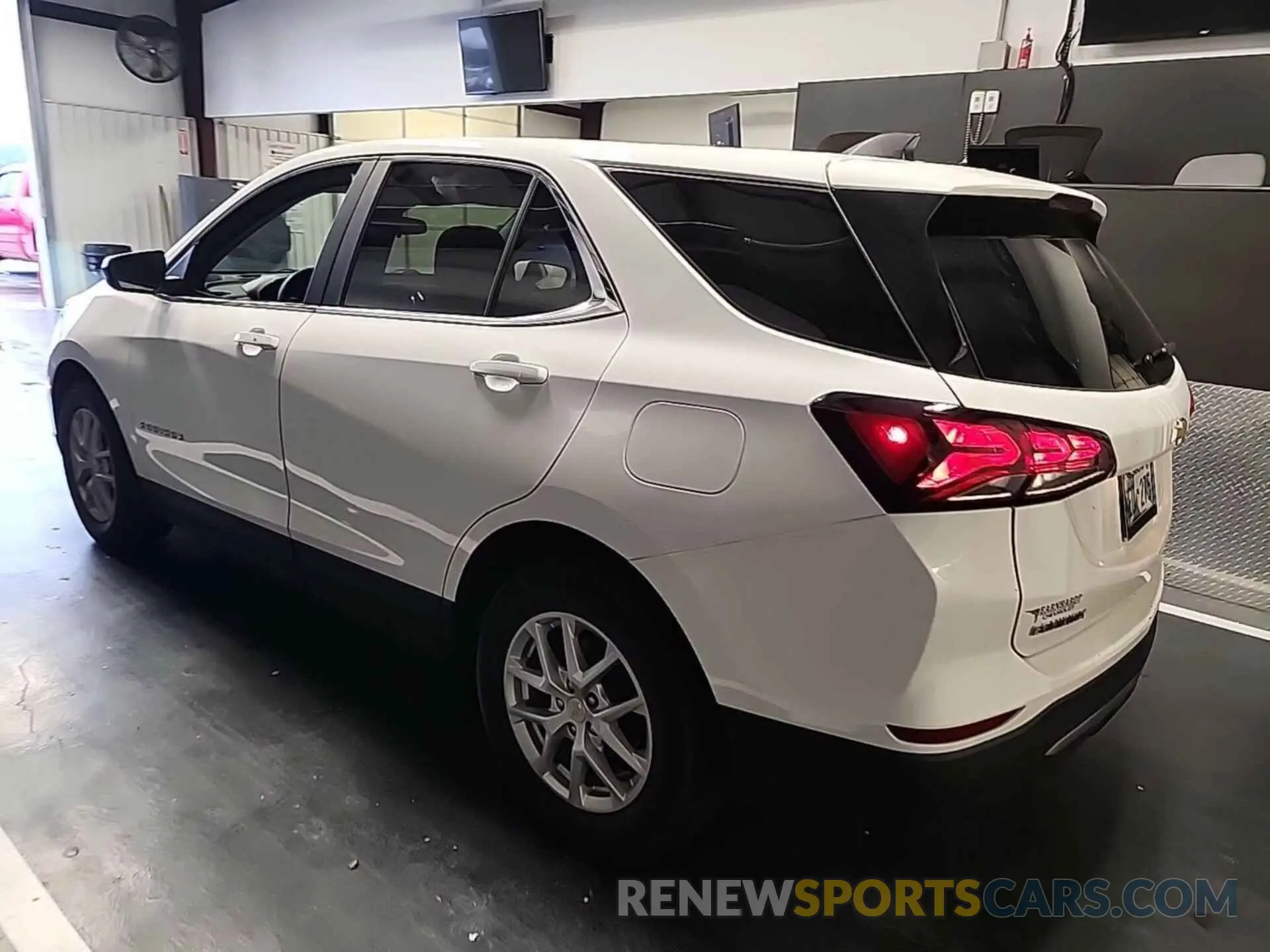 9 Photograph of a damaged car 3GNAXKEV7NL262437 CHEVROLET EQUINOX 2022