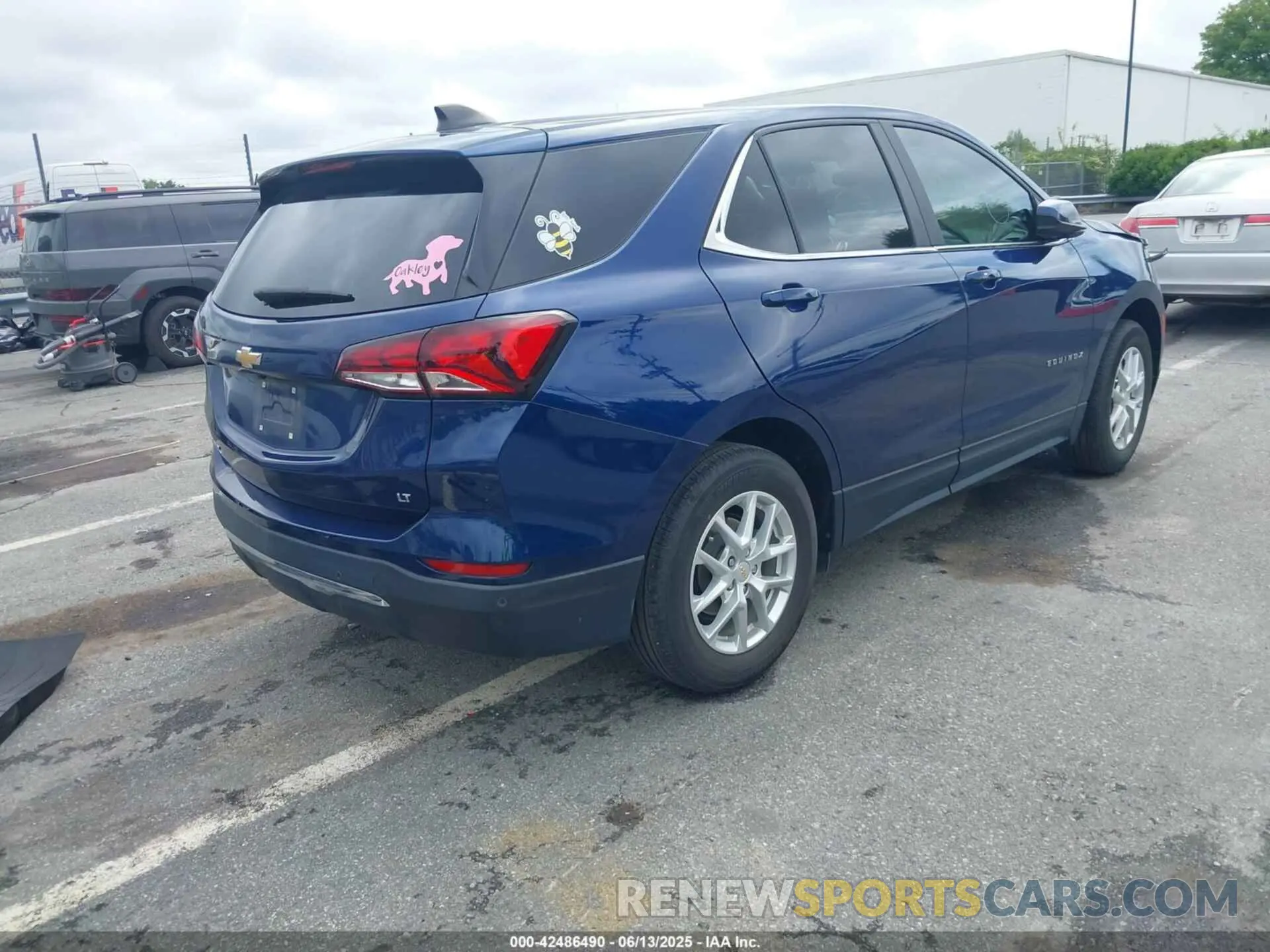 4 Photograph of a damaged car 3GNAXKEV7NL295969 CHEVROLET EQUINOX 2022