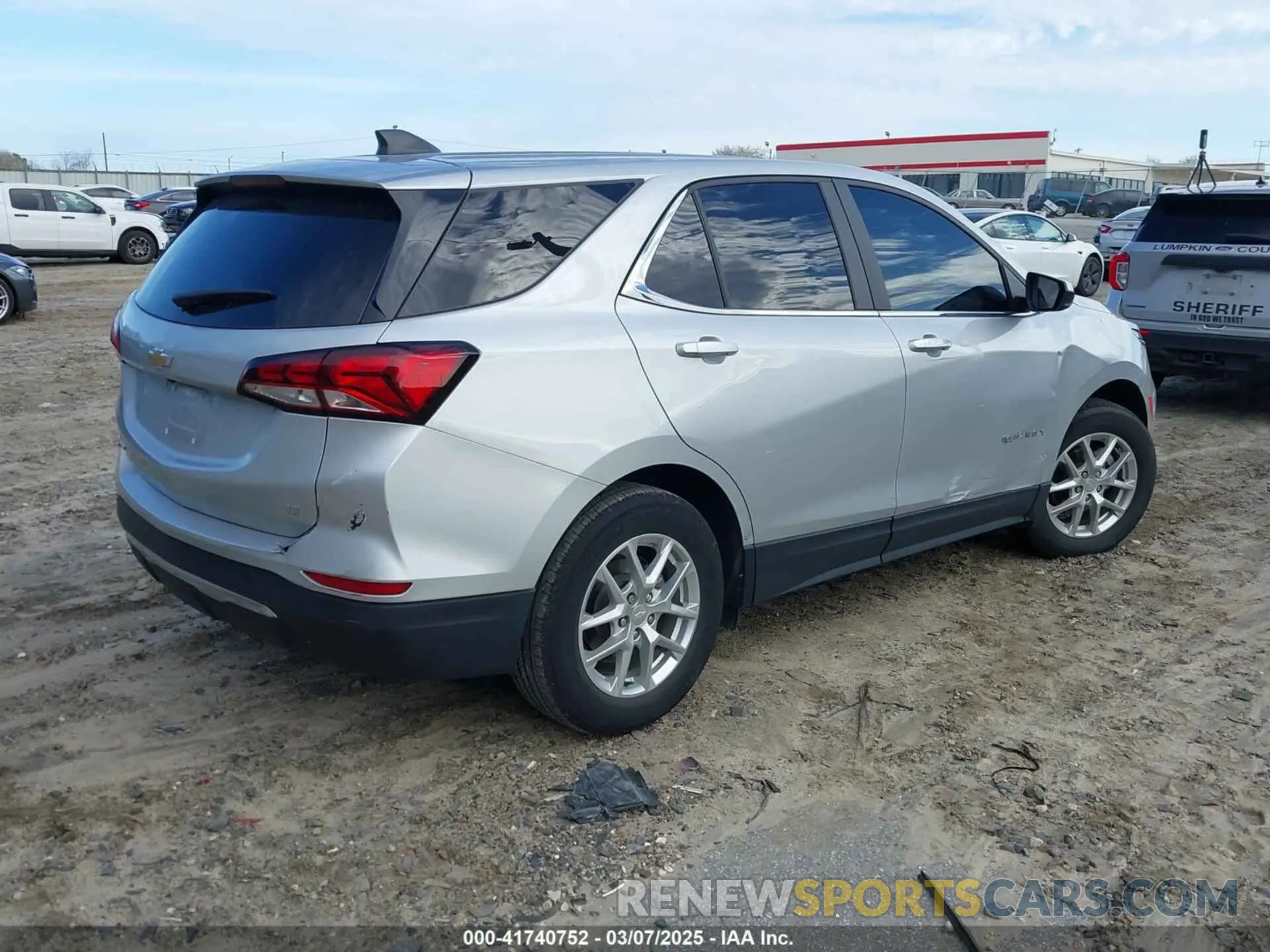 4 Photograph of a damaged car 3GNAXKEV8NL146079 CHEVROLET EQUINOX 2022