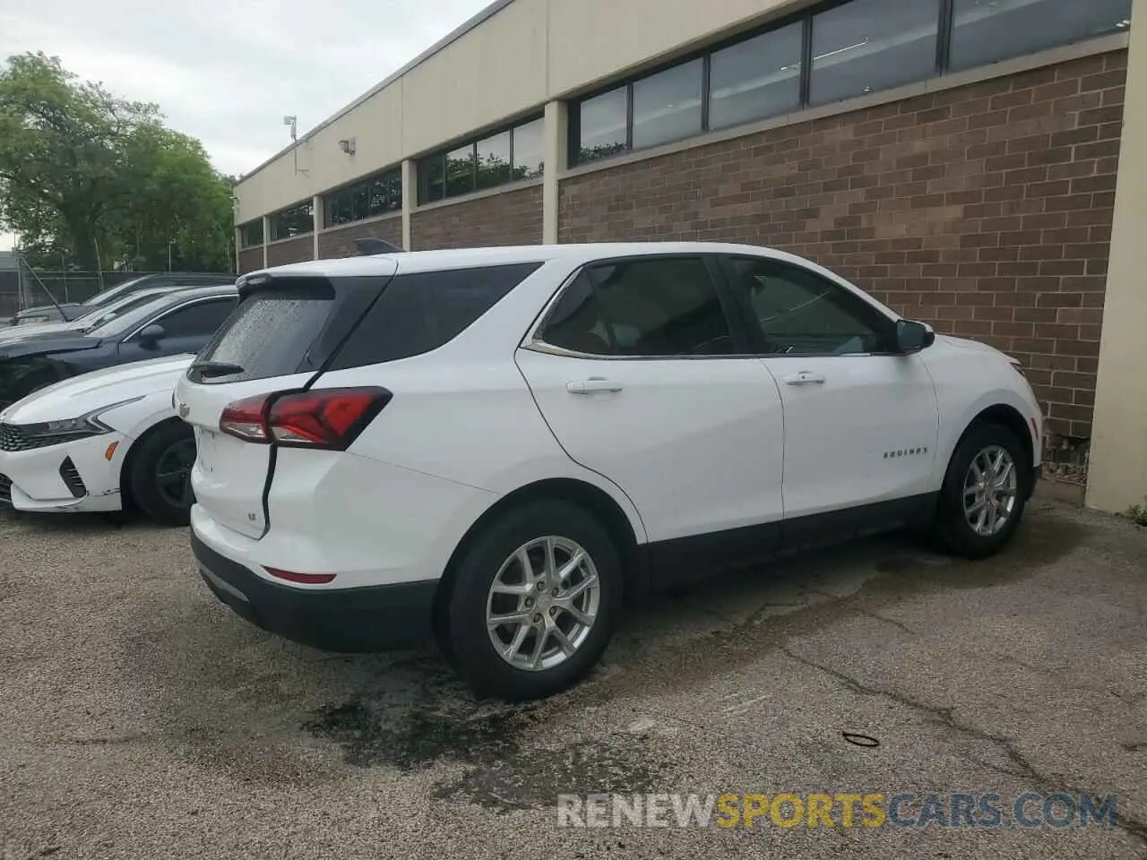 3 Photograph of a damaged car 3GNAXKEV8NL161410 CHEVROLET EQUINOX 2022