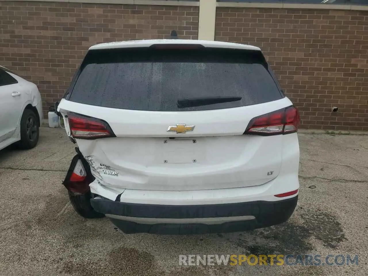 6 Photograph of a damaged car 3GNAXKEV8NL161410 CHEVROLET EQUINOX 2022