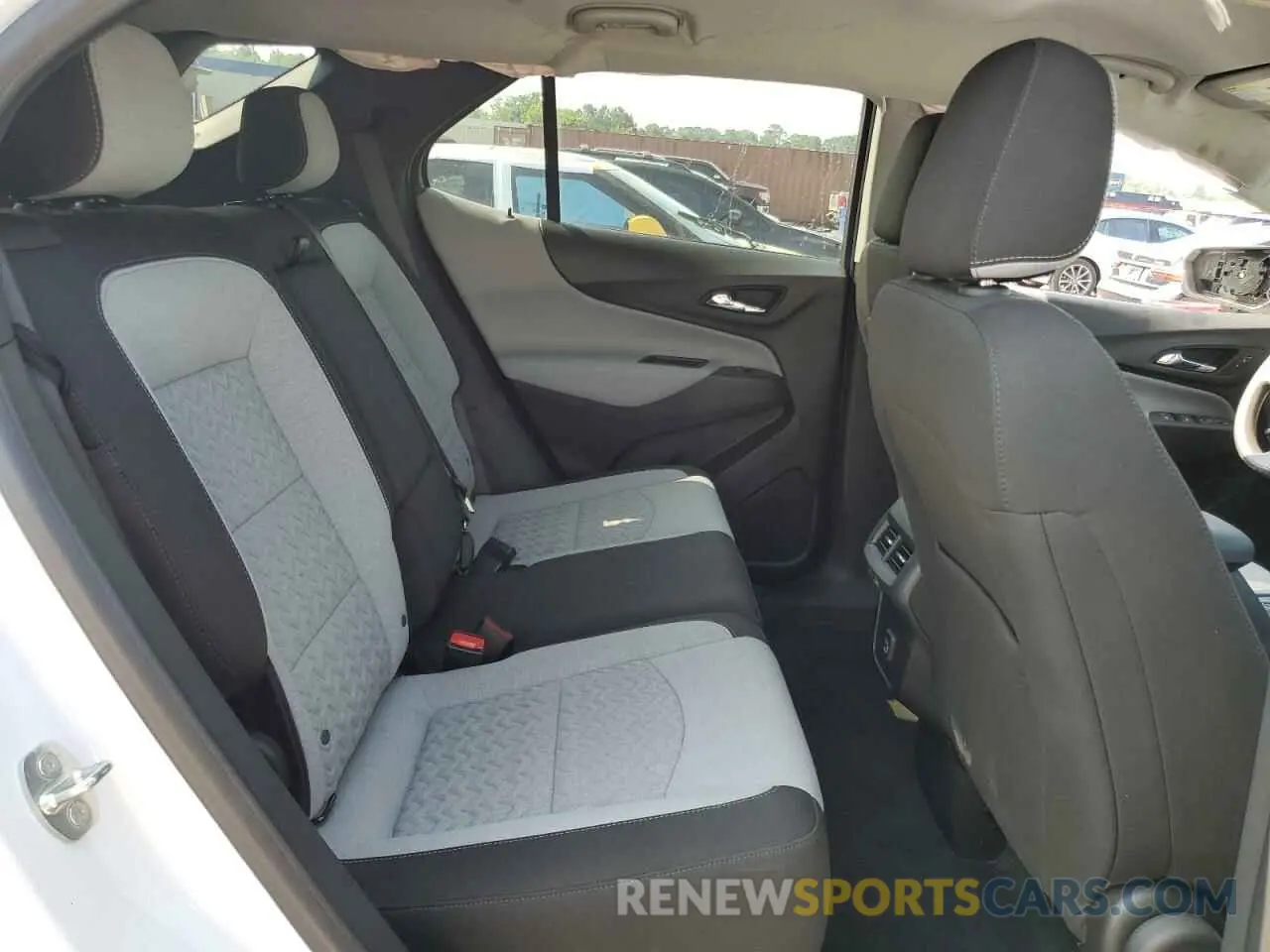 11 Photograph of a damaged car 3GNAXKEV8NL246585 CHEVROLET EQUINOX 2022