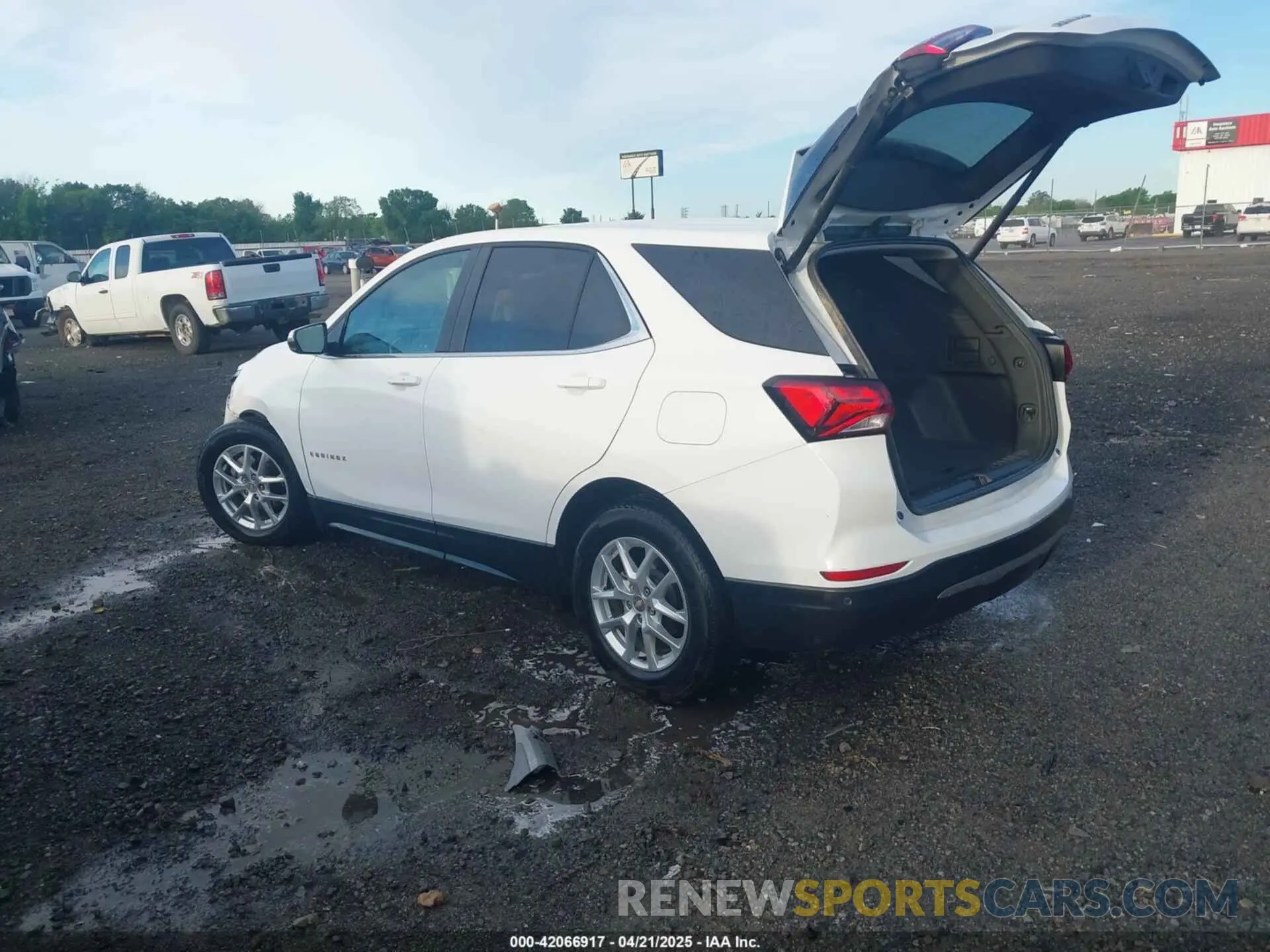 3 Photograph of a damaged car 3GNAXKEV8NL259157 CHEVROLET EQUINOX 2022