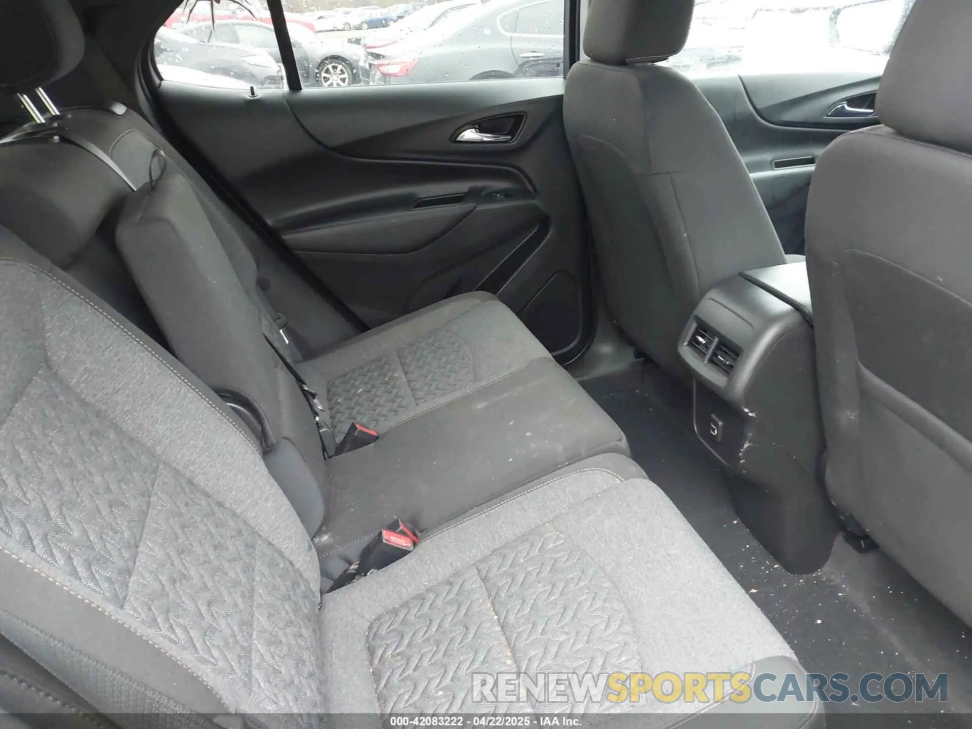 8 Photograph of a damaged car 3GNAXKEV8NL261474 CHEVROLET EQUINOX 2022