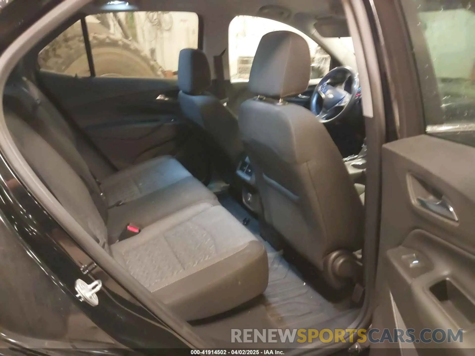 8 Photograph of a damaged car 3GNAXKEV9NL106447 CHEVROLET EQUINOX 2022