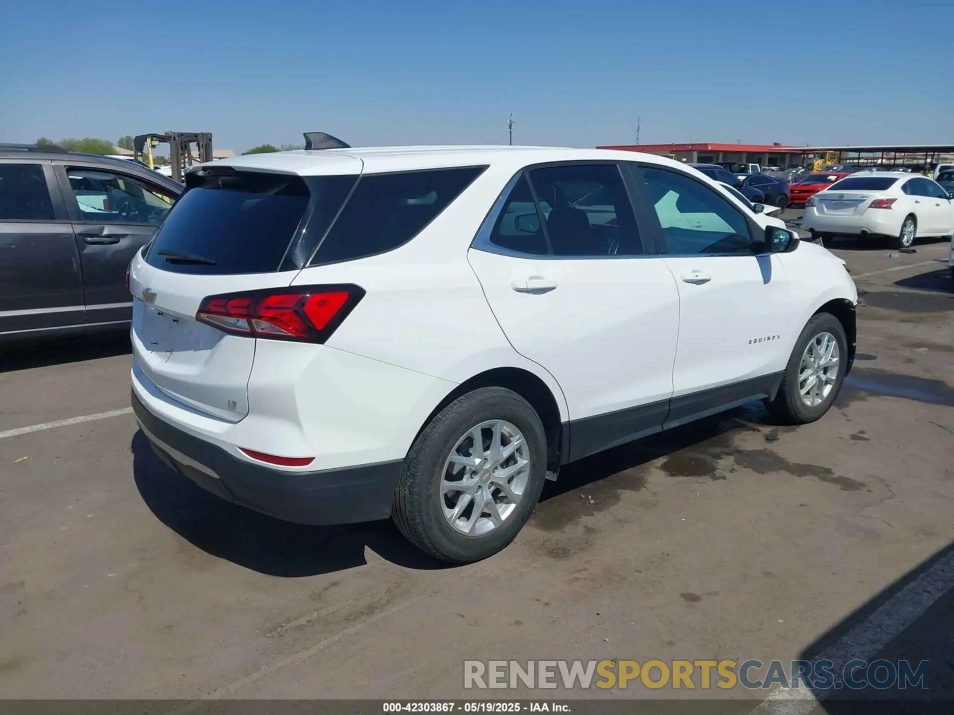 4 Photograph of a damaged car 3GNAXKEV9NL195100 CHEVROLET EQUINOX 2022