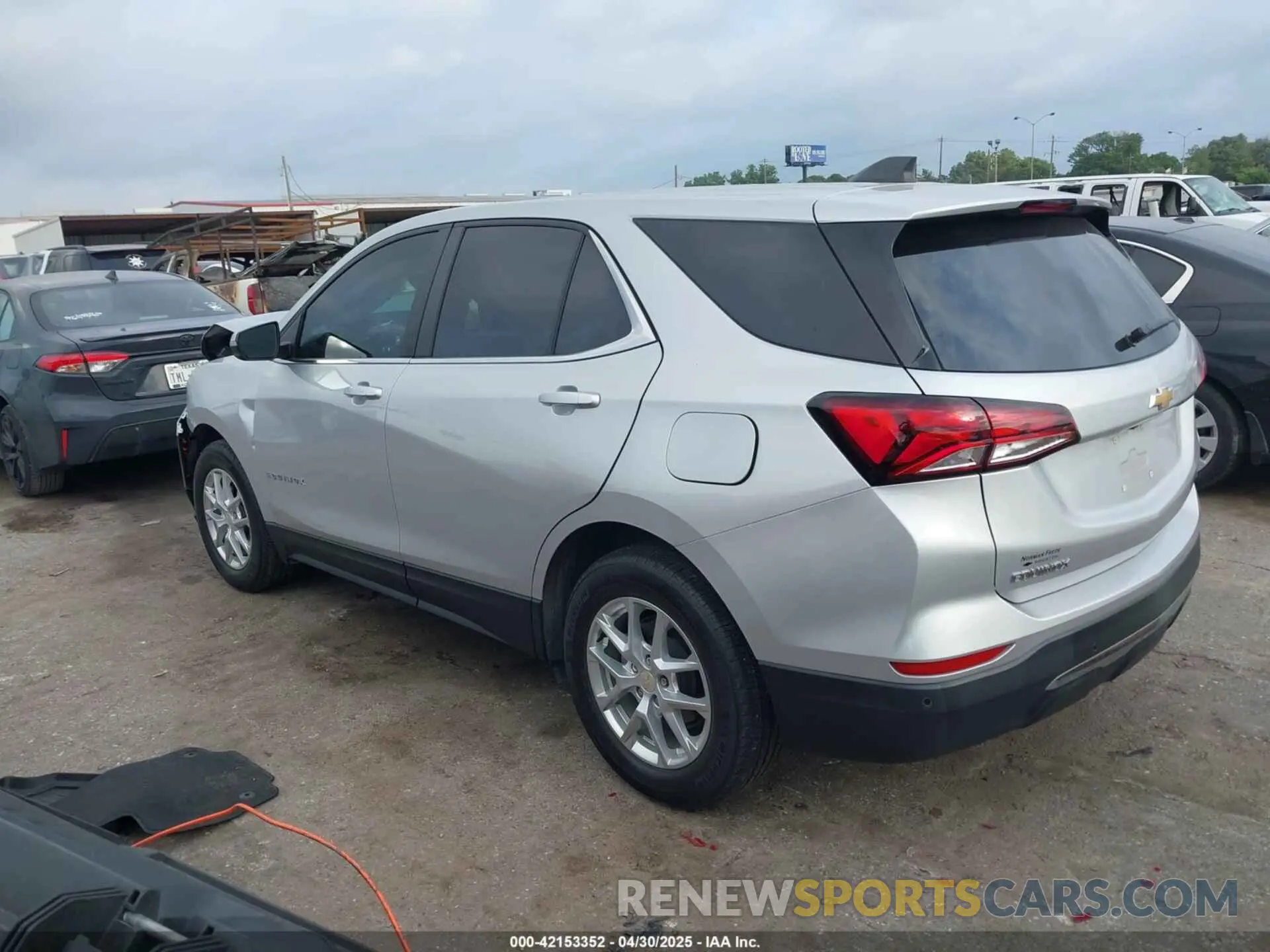 3 Photograph of a damaged car 3GNAXKEV9NL268398 CHEVROLET EQUINOX 2022