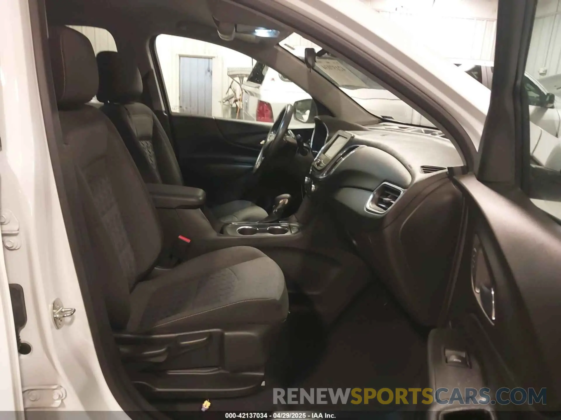 5 Photograph of a damaged car 3GNAXKEV9NL299117 CHEVROLET EQUINOX 2022