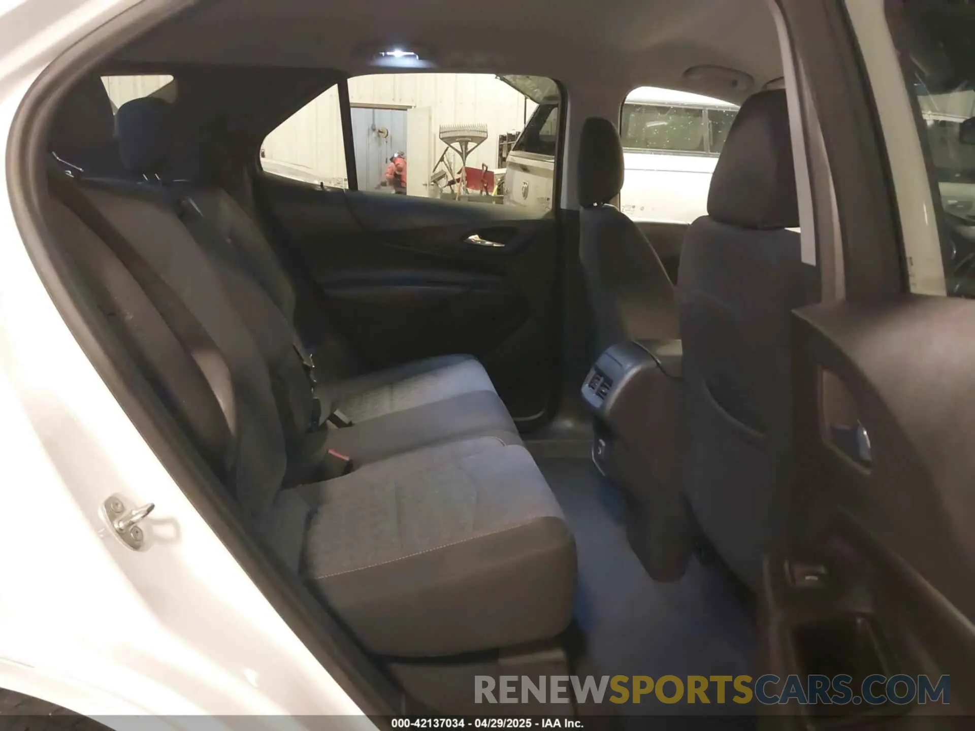 8 Photograph of a damaged car 3GNAXKEV9NL299117 CHEVROLET EQUINOX 2022