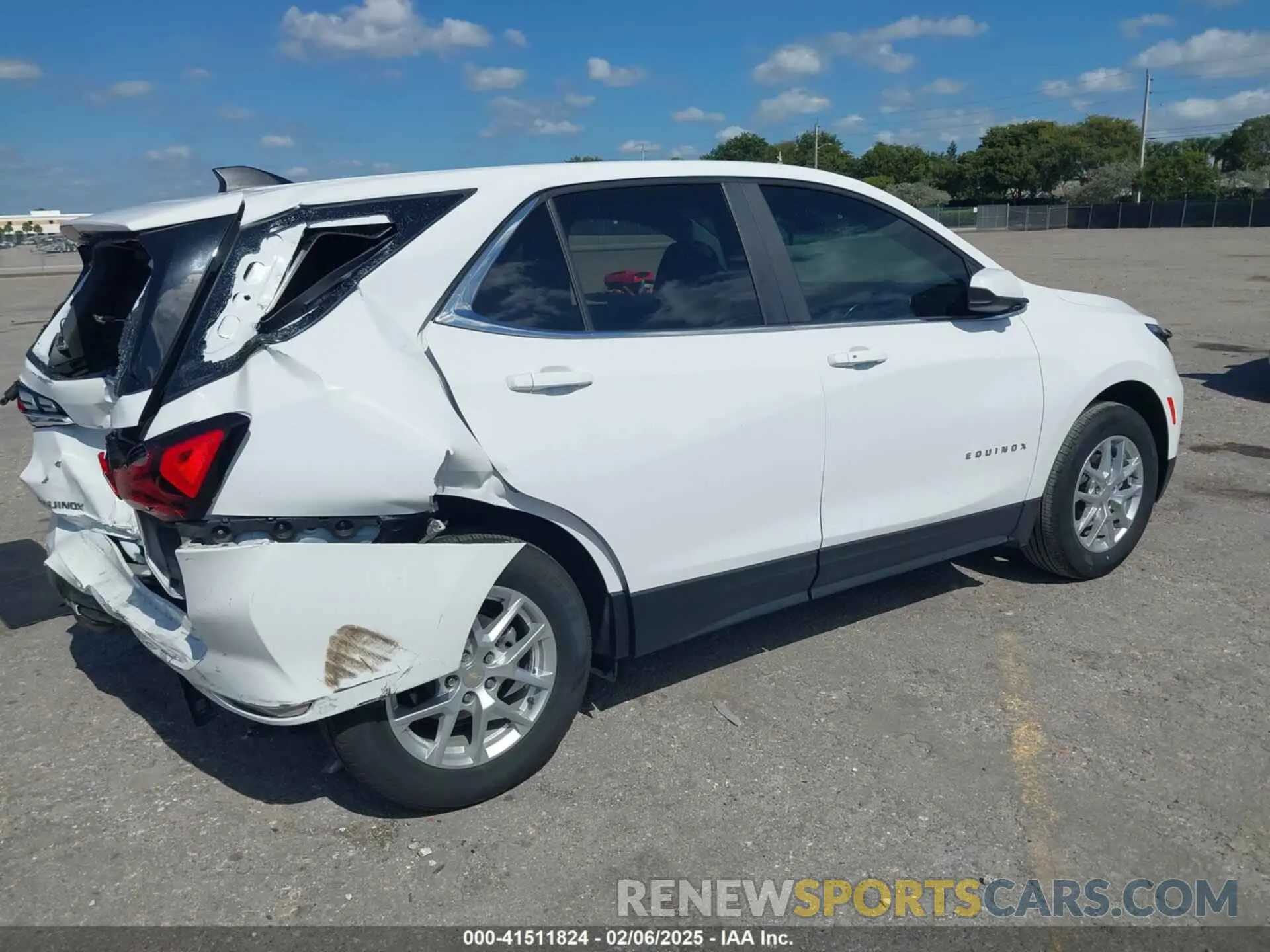 4 Photograph of a damaged car 3GNAXKEVXNL192013 CHEVROLET EQUINOX 2022