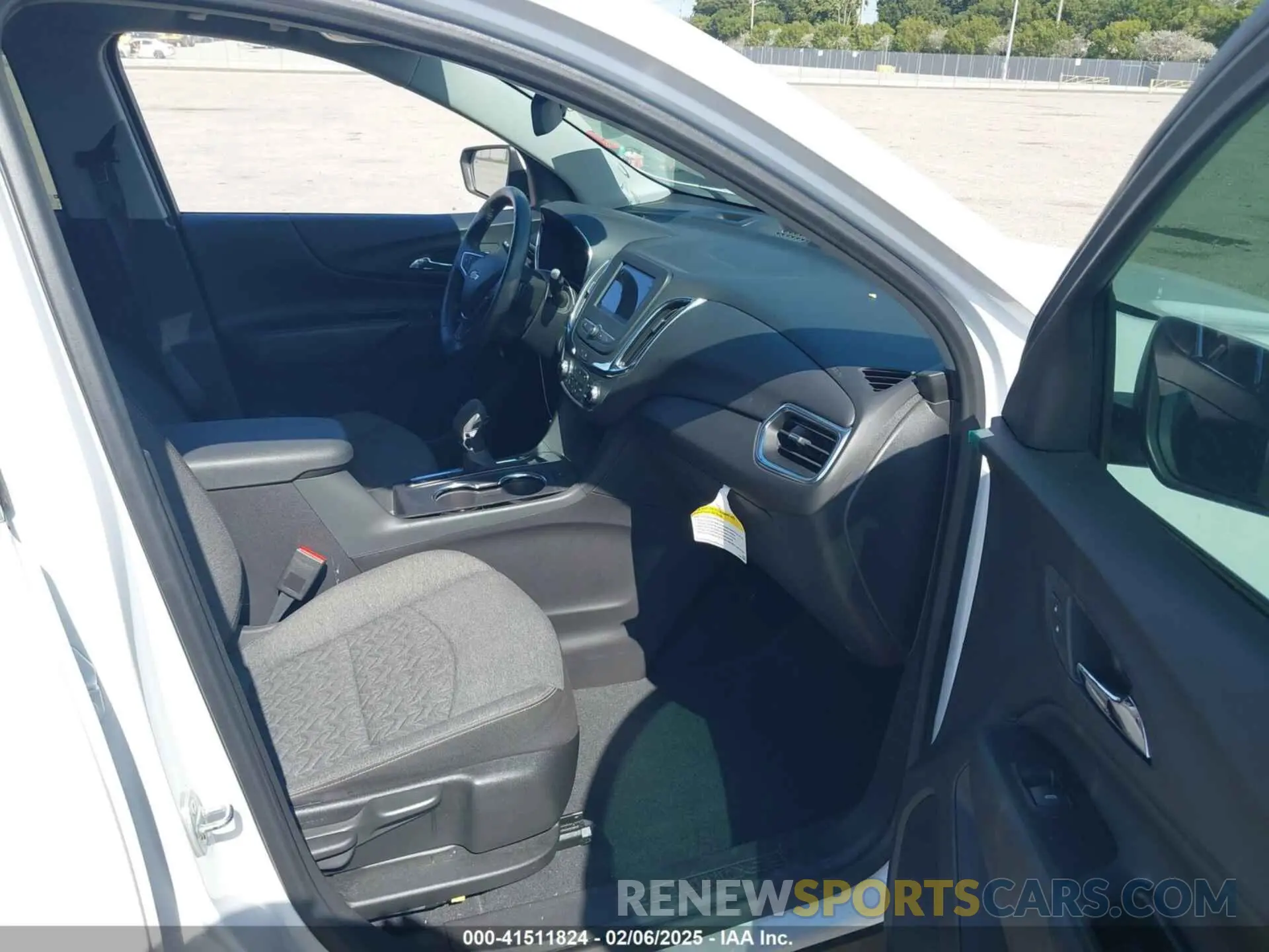 5 Photograph of a damaged car 3GNAXKEVXNL192013 CHEVROLET EQUINOX 2022
