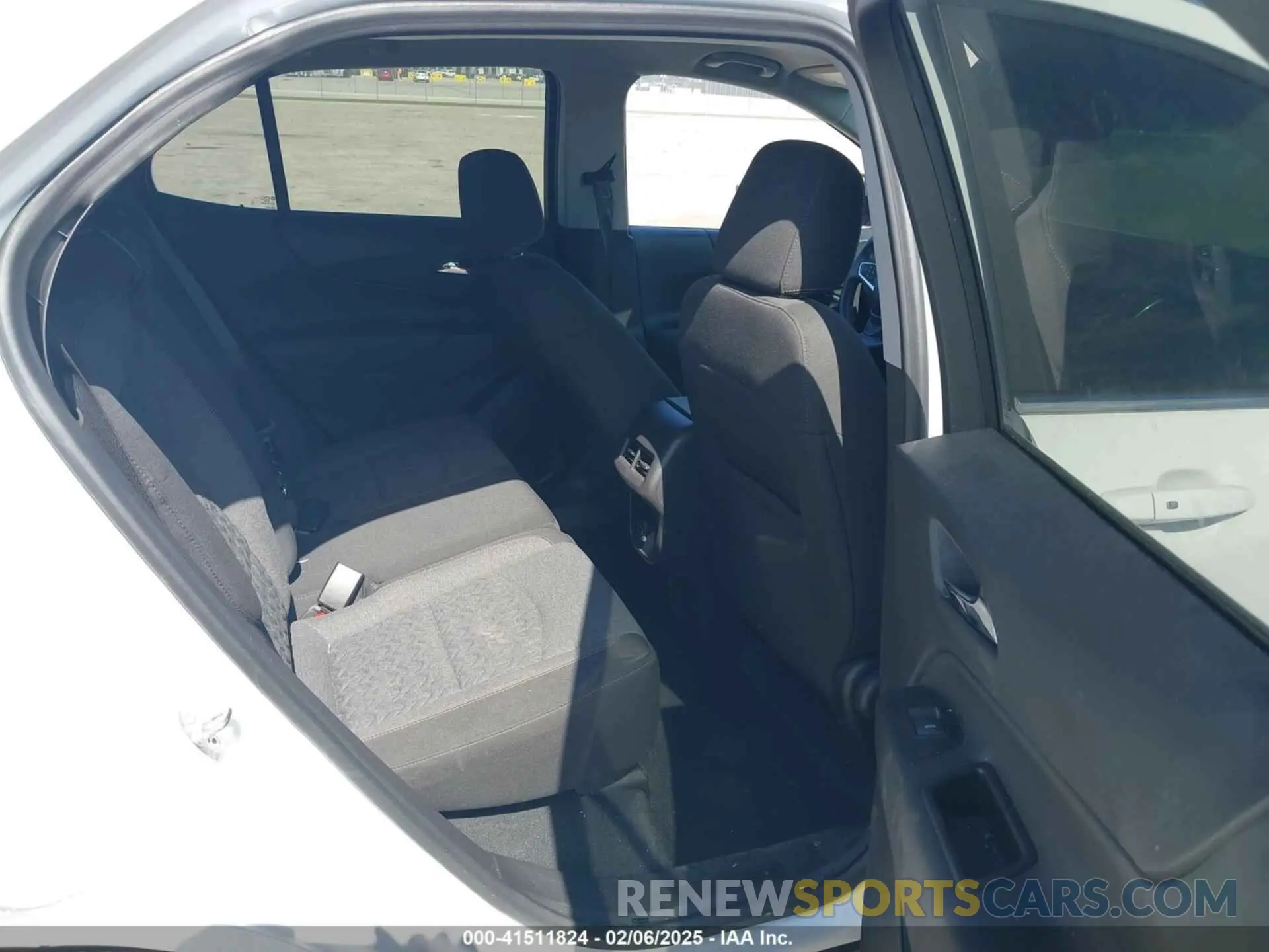 8 Photograph of a damaged car 3GNAXKEVXNL192013 CHEVROLET EQUINOX 2022