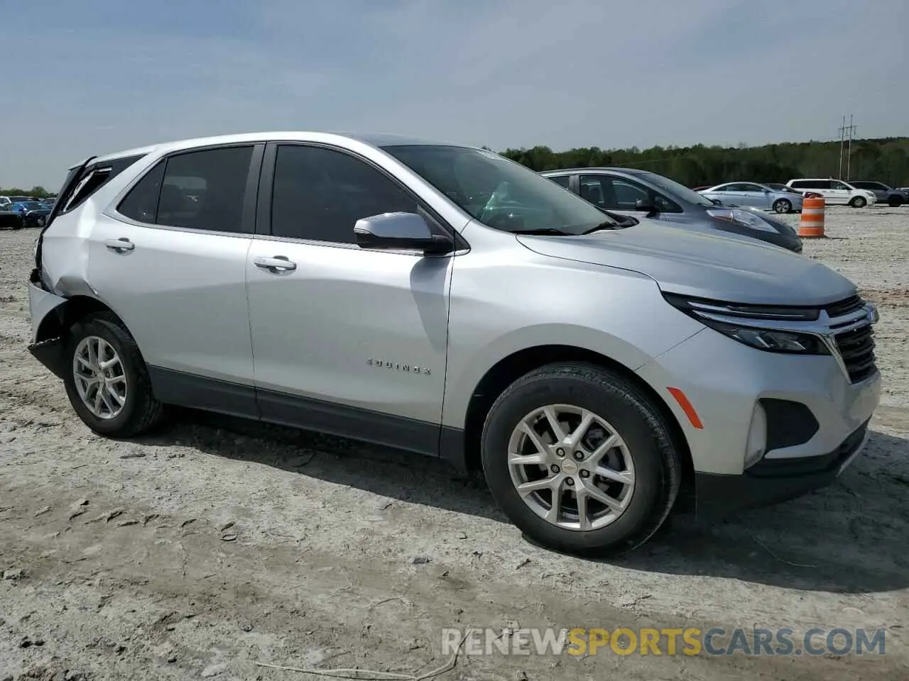 4 Photograph of a damaged car 3GNAXKEVXNL197289 CHEVROLET EQUINOX 2022