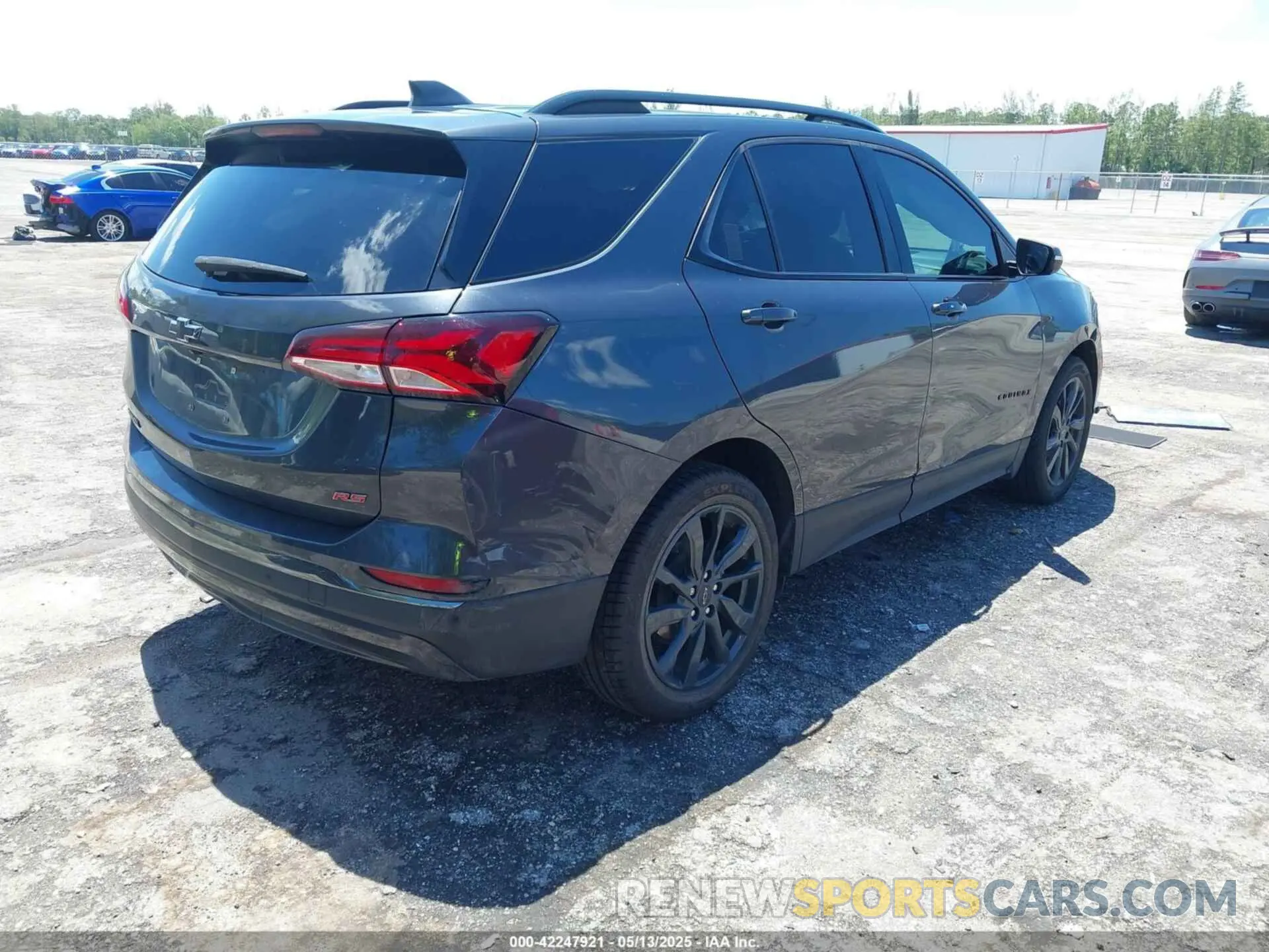 4 Photograph of a damaged car 3GNAXMEV0NS105933 CHEVROLET EQUINOX 2022